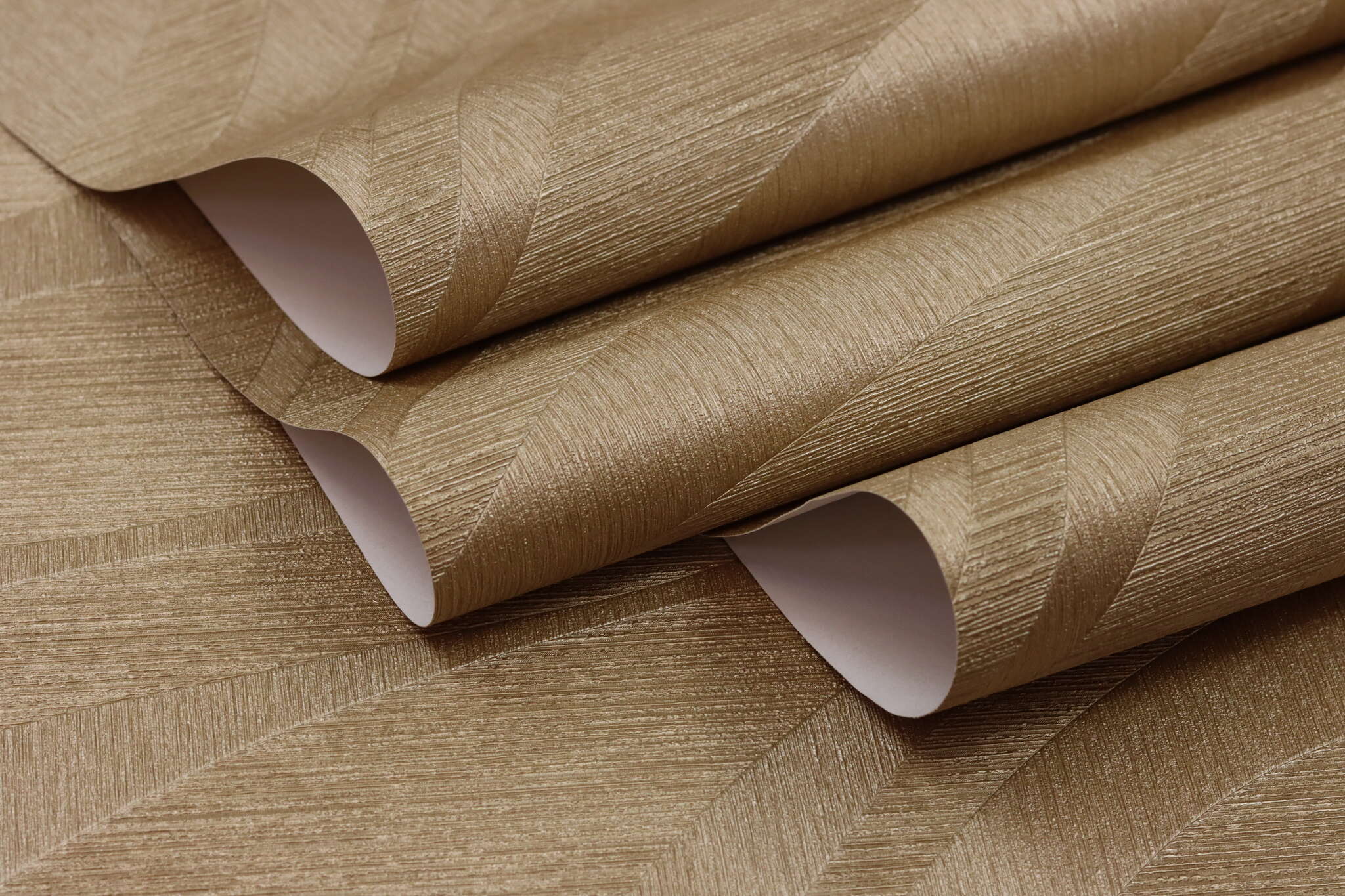 10-608052 Detailaufnahmen 3 Detailed image of Graphic wallpaper with waves and grooved texture