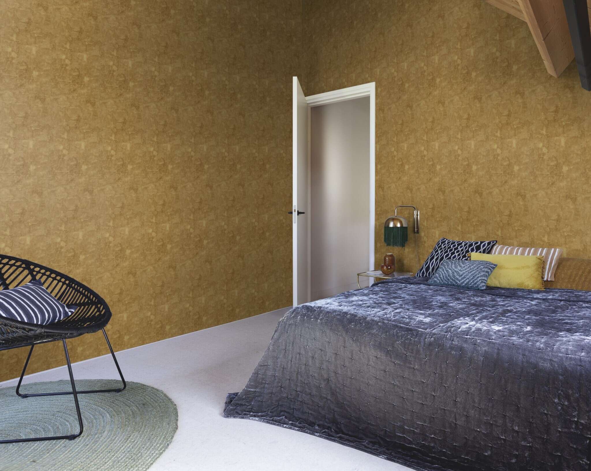 10-499735 Raumsituationen 2 Room with Wallpaper with vintage metal look