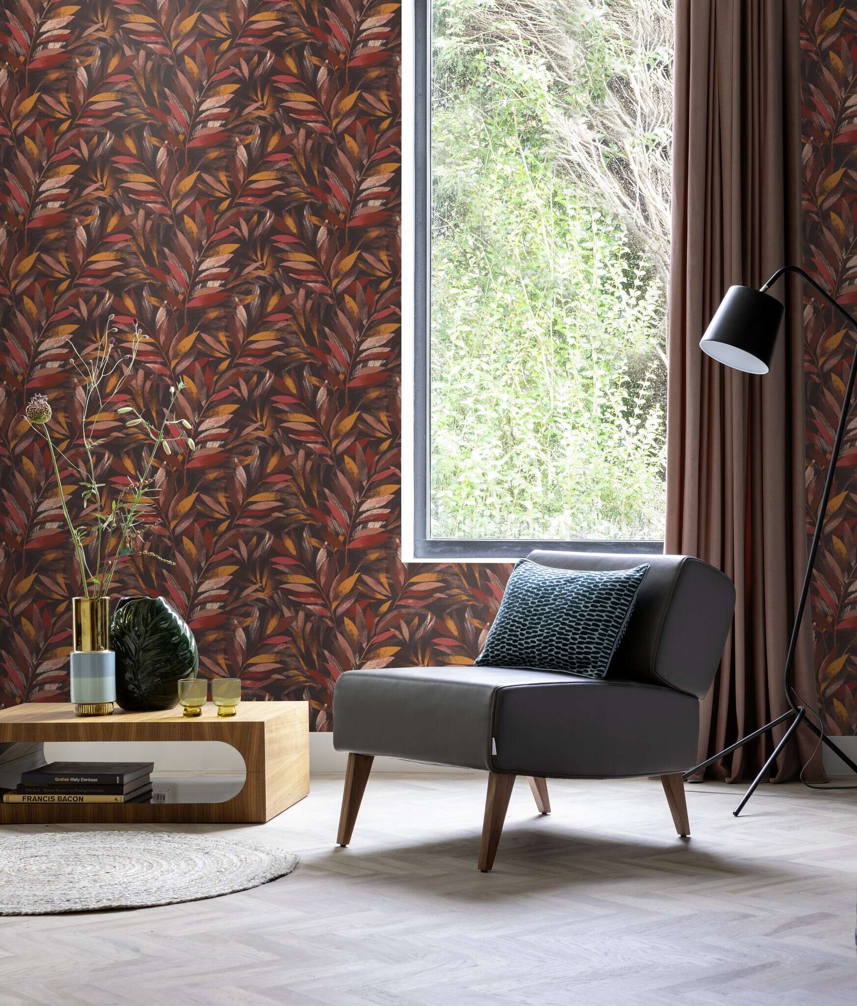 10-867633 Raumsituationen 4 Room with Stamped leaves in warm brown and red tones on a dark brown background