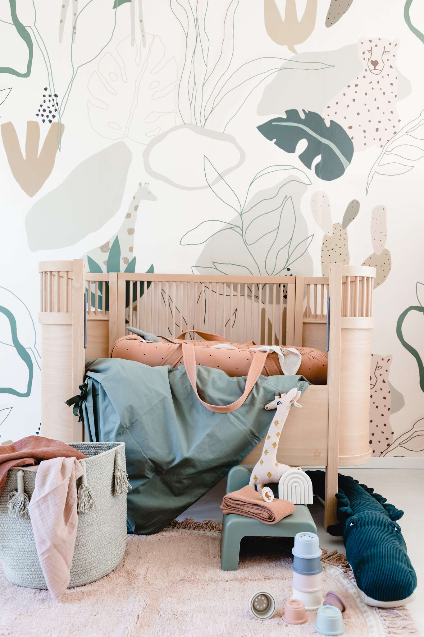 10-300099 Raumsituationen 4 Wall mural Safari in Green | Roomblush - RB247