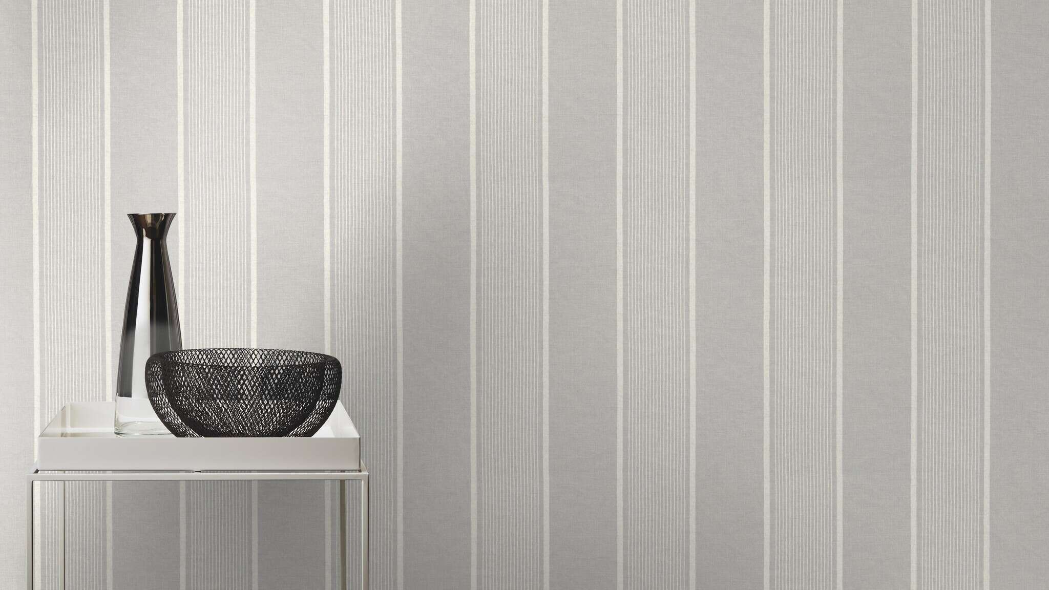 10-463972 Raumsituationen 3 Room with Timeless striped wallpaper with tone-on-tone stripes in grey