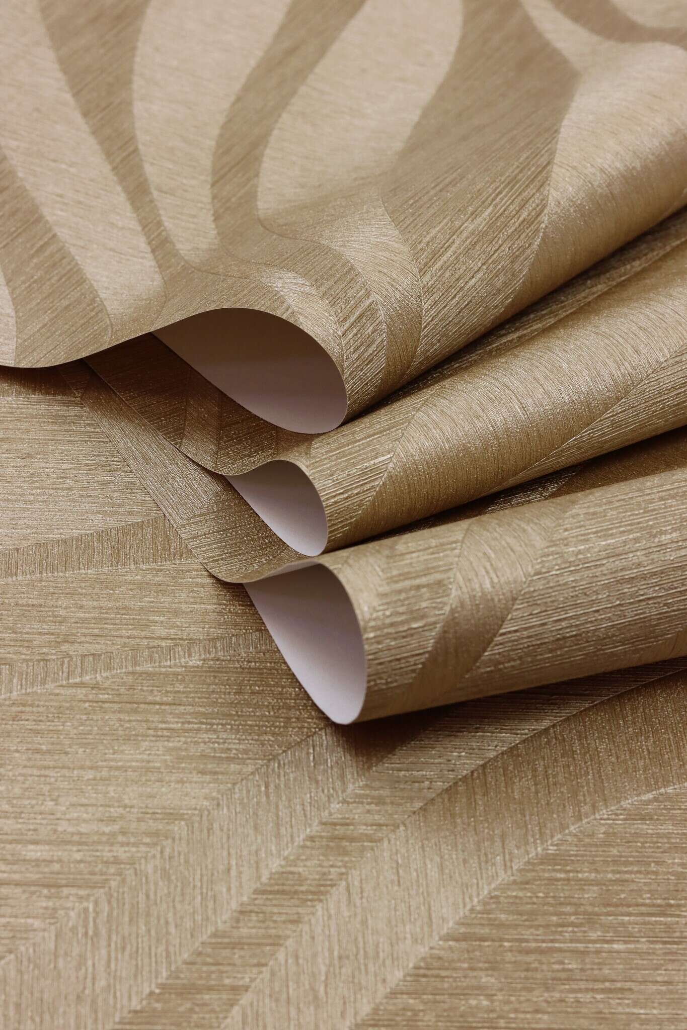 10-608052 Detailaufnahmen 2 Detailed image of Graphic wallpaper with waves and grooved texture