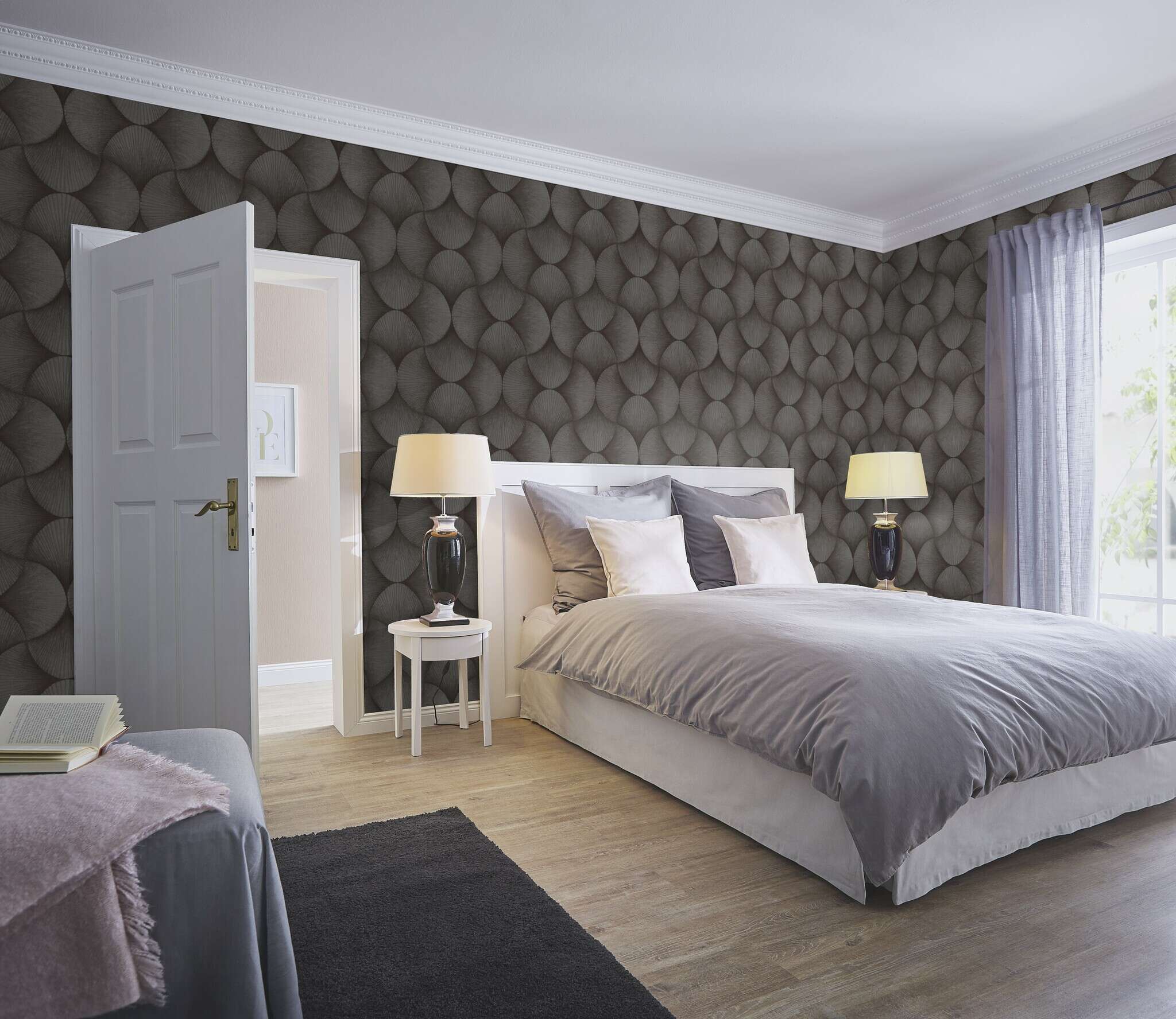 10-608250 Raumsituationen 1 Room with Graphic wallpaper with shells and grooved texture