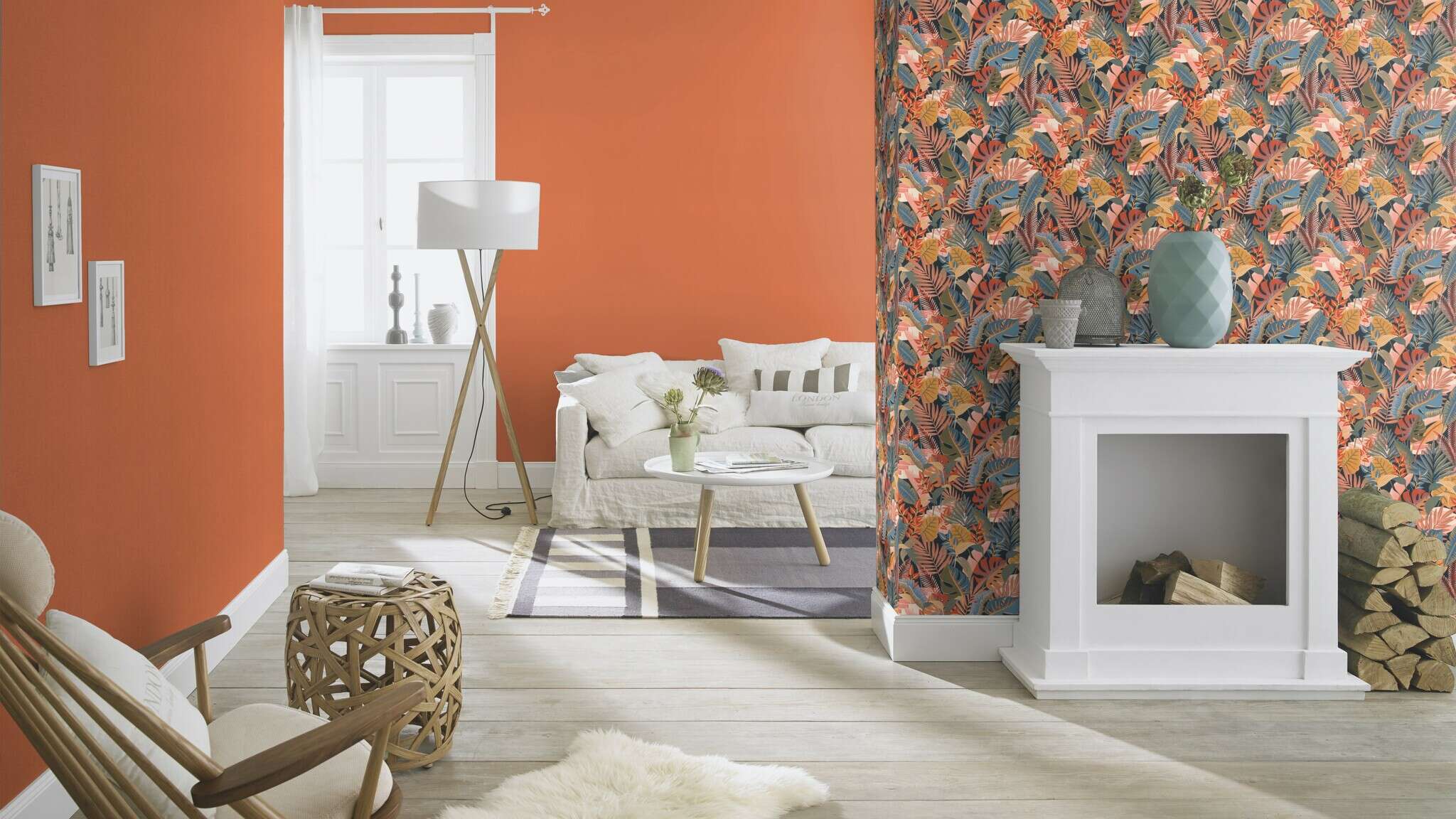 10-687569 Raumsituationen 3 Room with Single-colour wallpaper with a textile texture