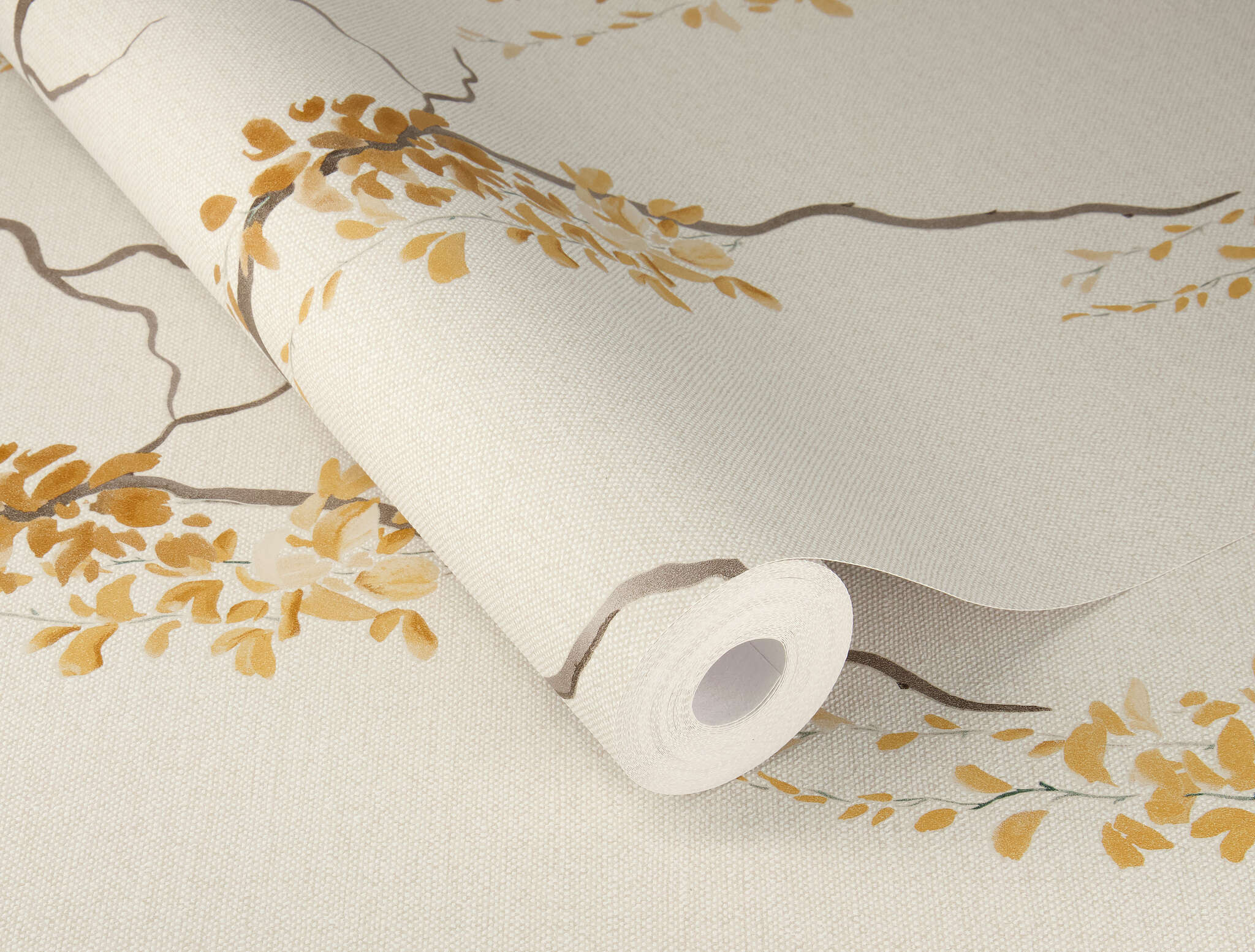 10-412376 Detailaufnahmen 1 Floral tendrils non-woven wallpaper in beige, In Bloom – Matilda 412376