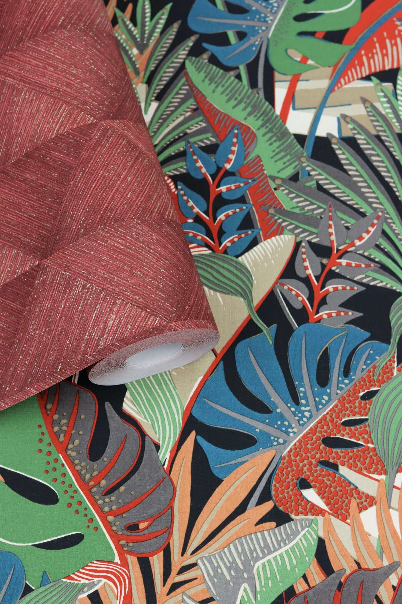 10-687965 Detailaufnahmen 1 Detailed image of Three-dimensional wallpaper with diamonds and triangles