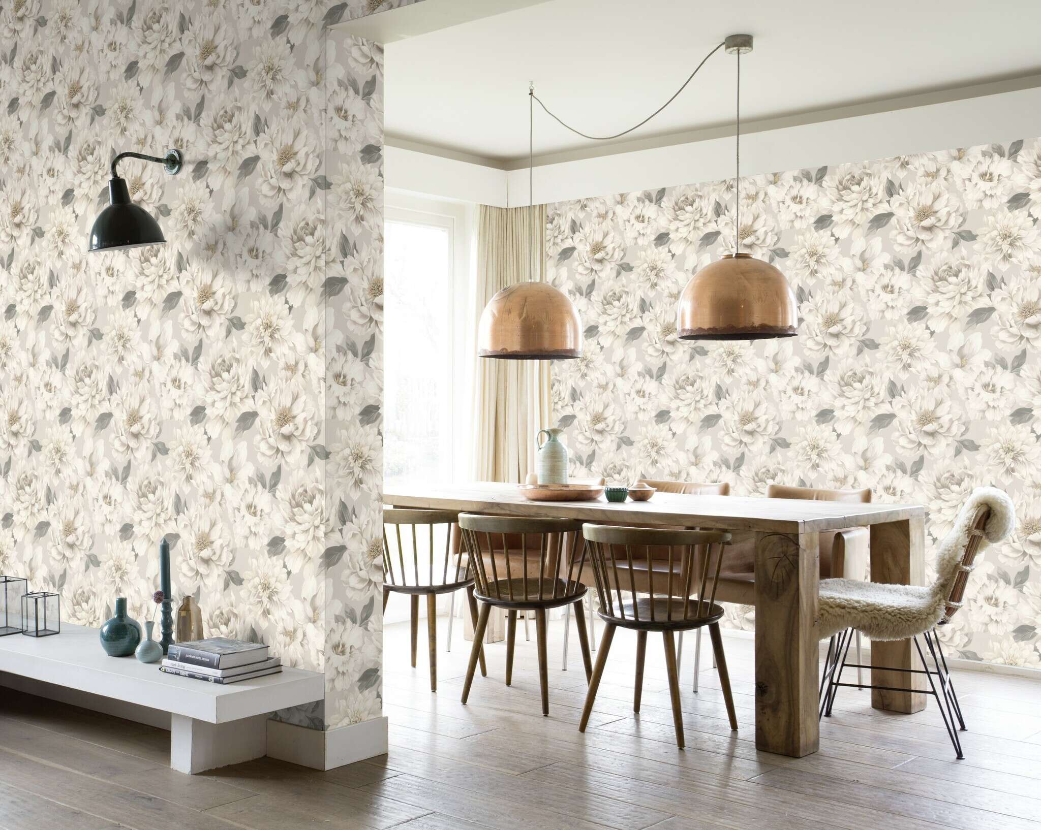 10-201352 Raumsituationen 4 Room with Elegant floral design with large peonies in neutral natural tones
