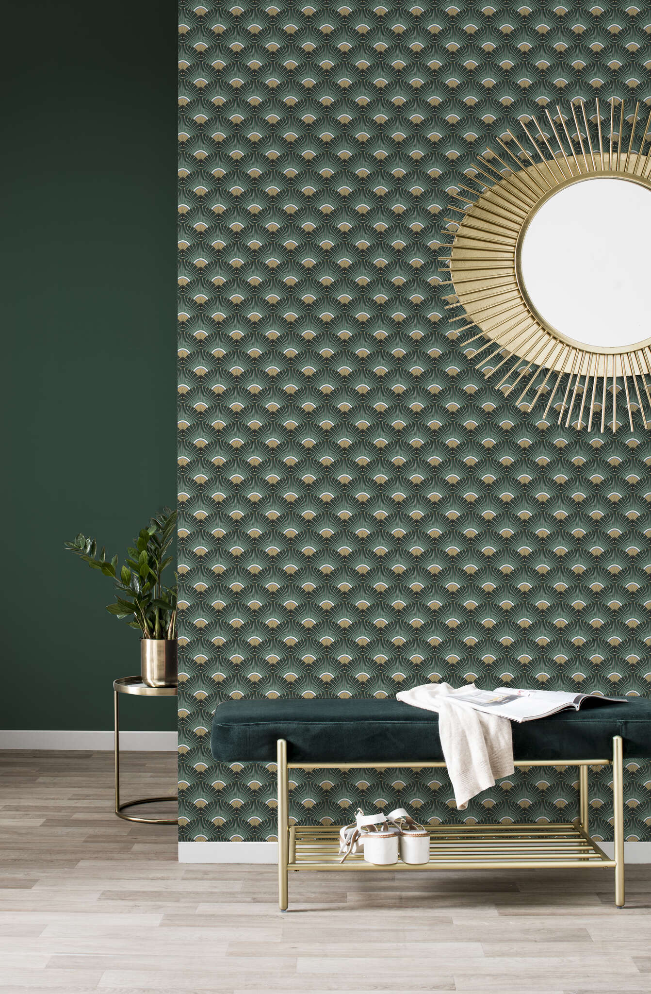10-637618 Raumsituationen 3 Room with Wallpaper with stylised peacock fan in Art Deco style