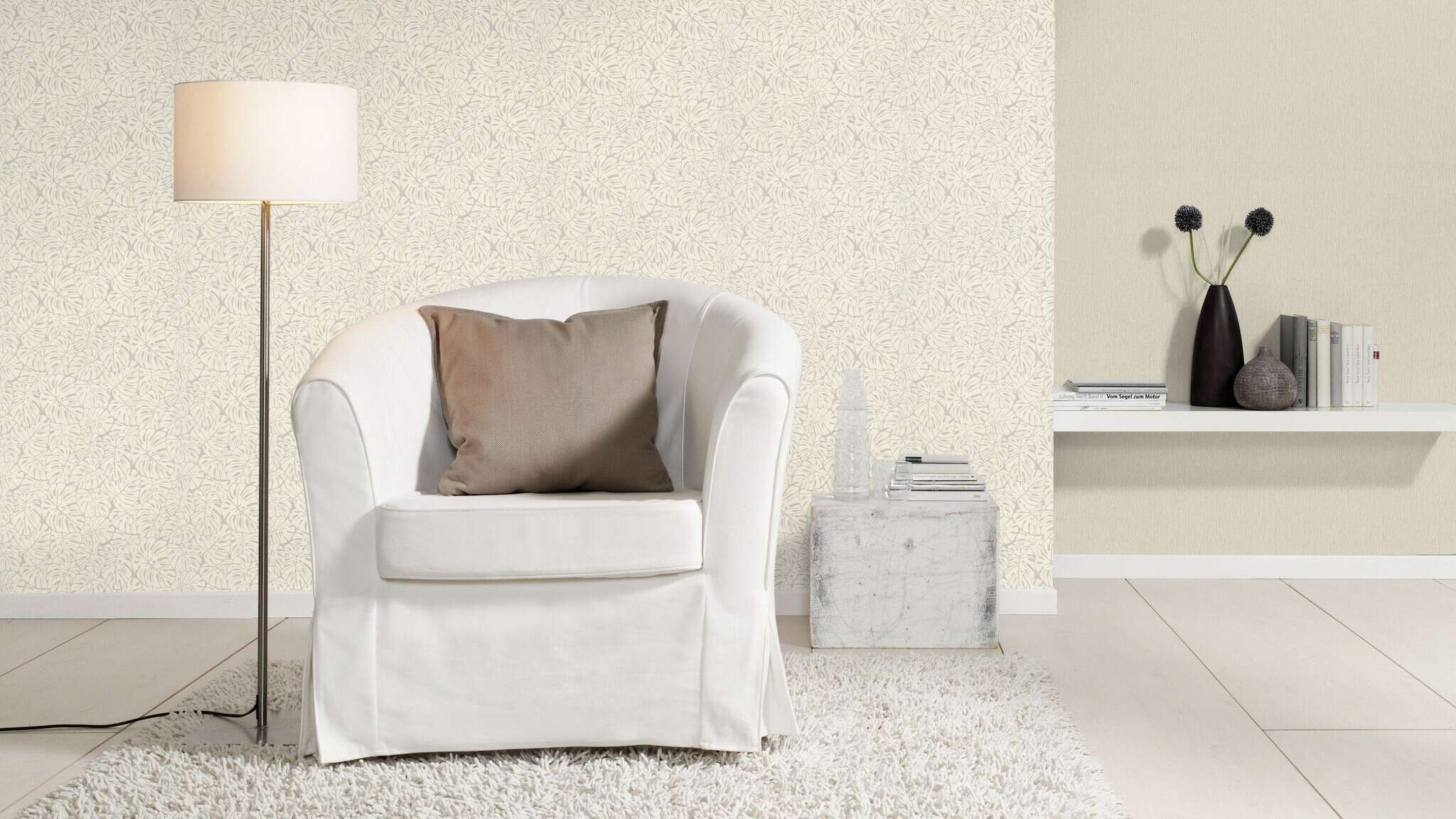 10-541441 Raumsituationen 9 Room with Single-colour wallpaper with vertical texture