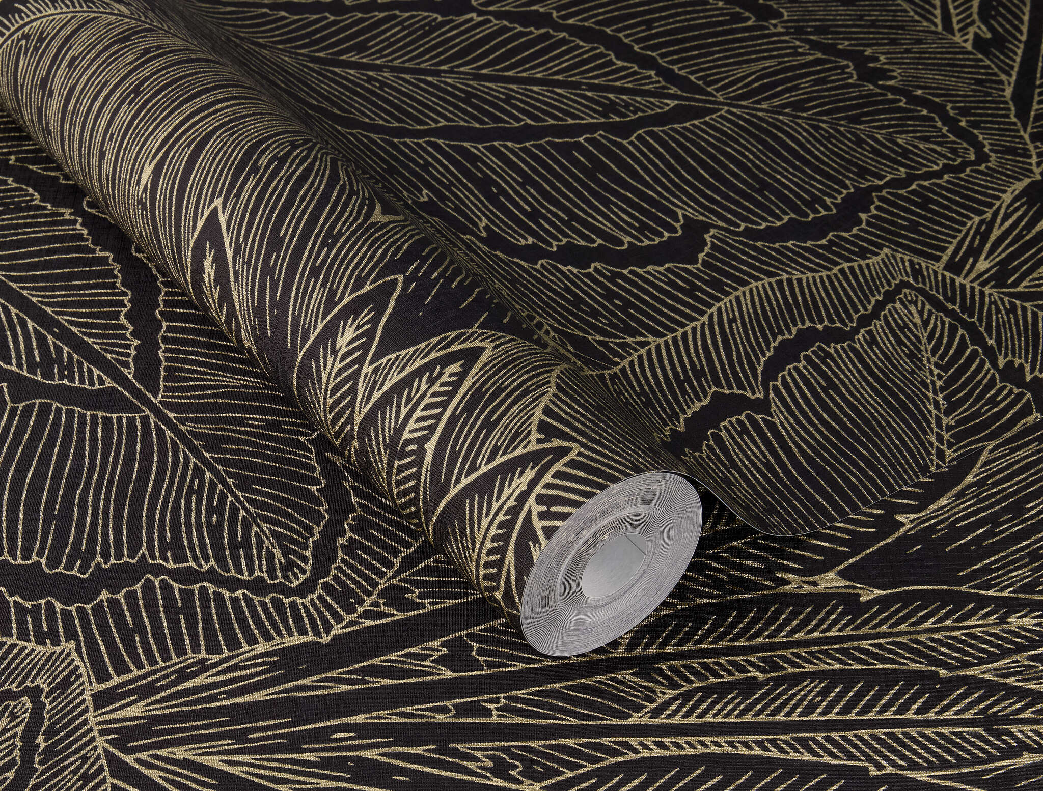 10-580839 Detailaufnahmen 1 Detailed image of Wallpaper with sketched leaves and large plants