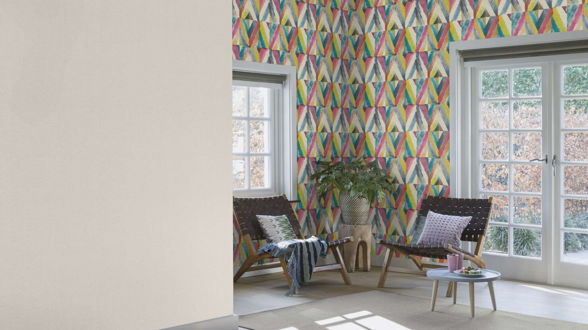 10-704051 Raumsituationen 8 Non-woven wallpaper in blue-light blue Selection 704051