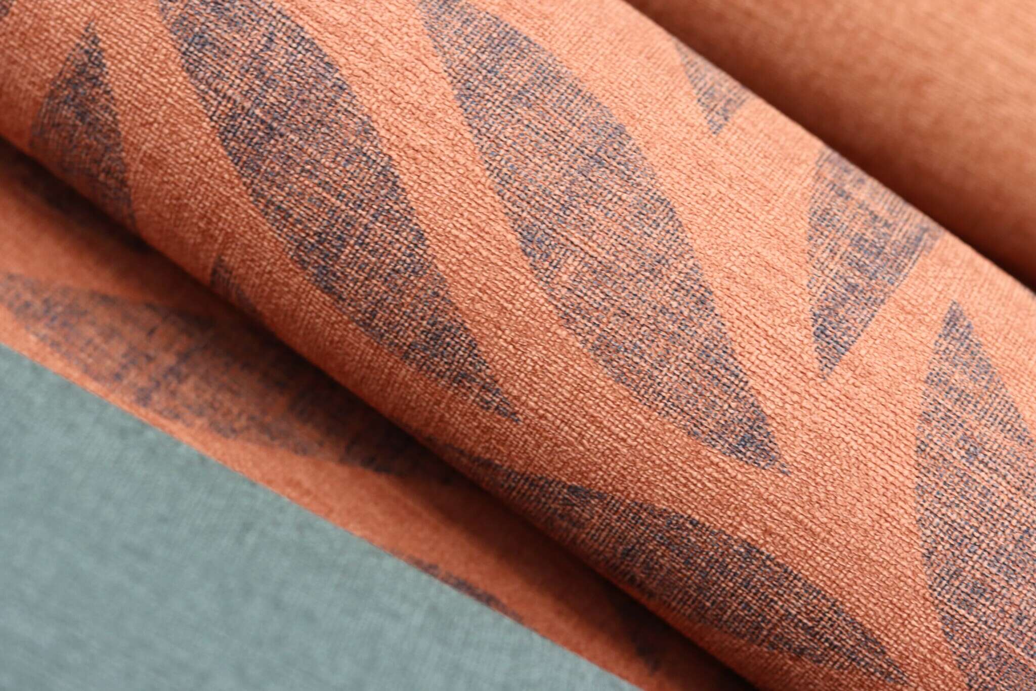 10-704655 Detailaufnahmen 10 Non-woven wallpaper in red-terra Selection 704655