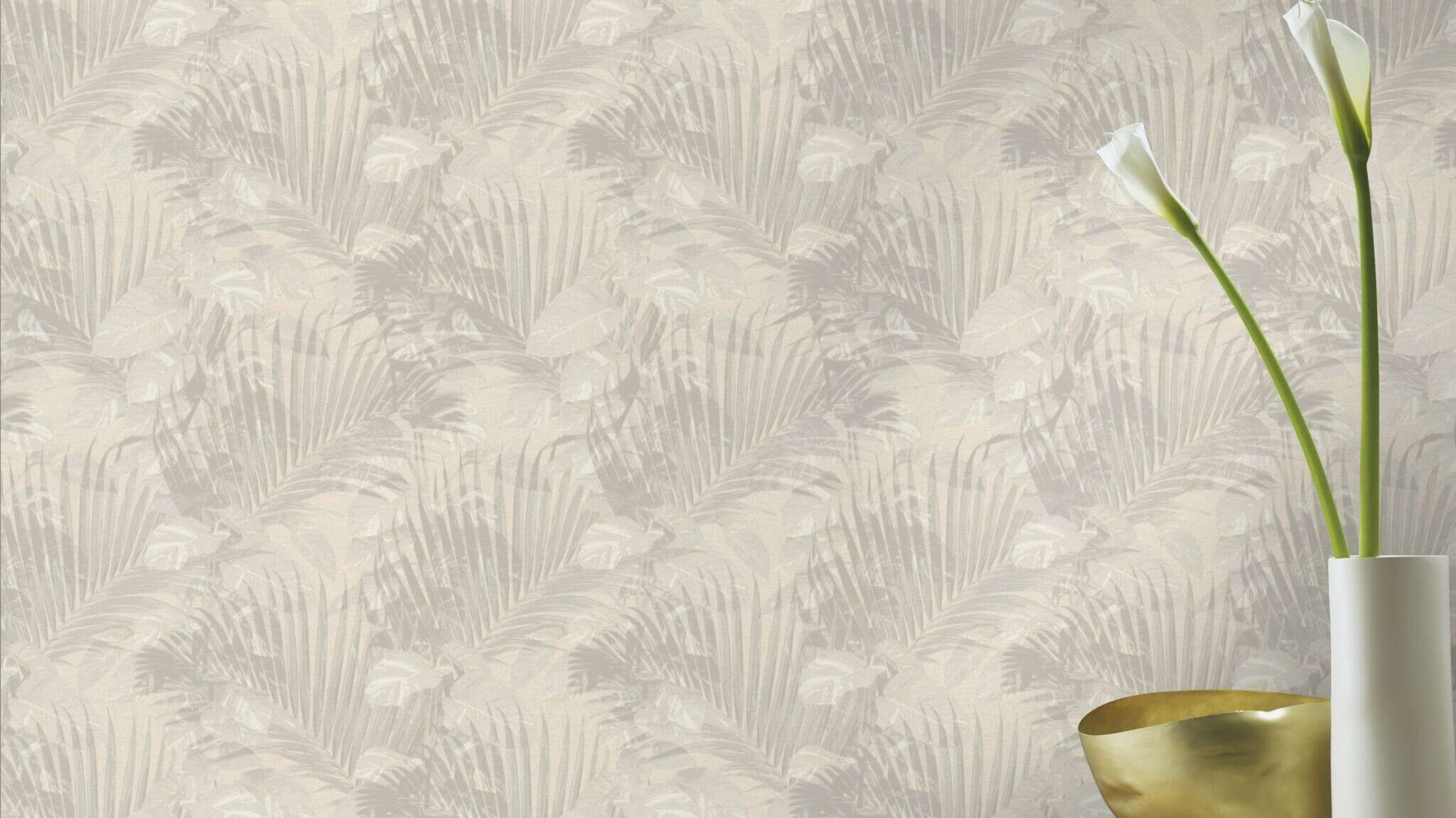 10-600148 Raumsituationen 1 Room with Tropical wallpaper with palm leaves and monstera