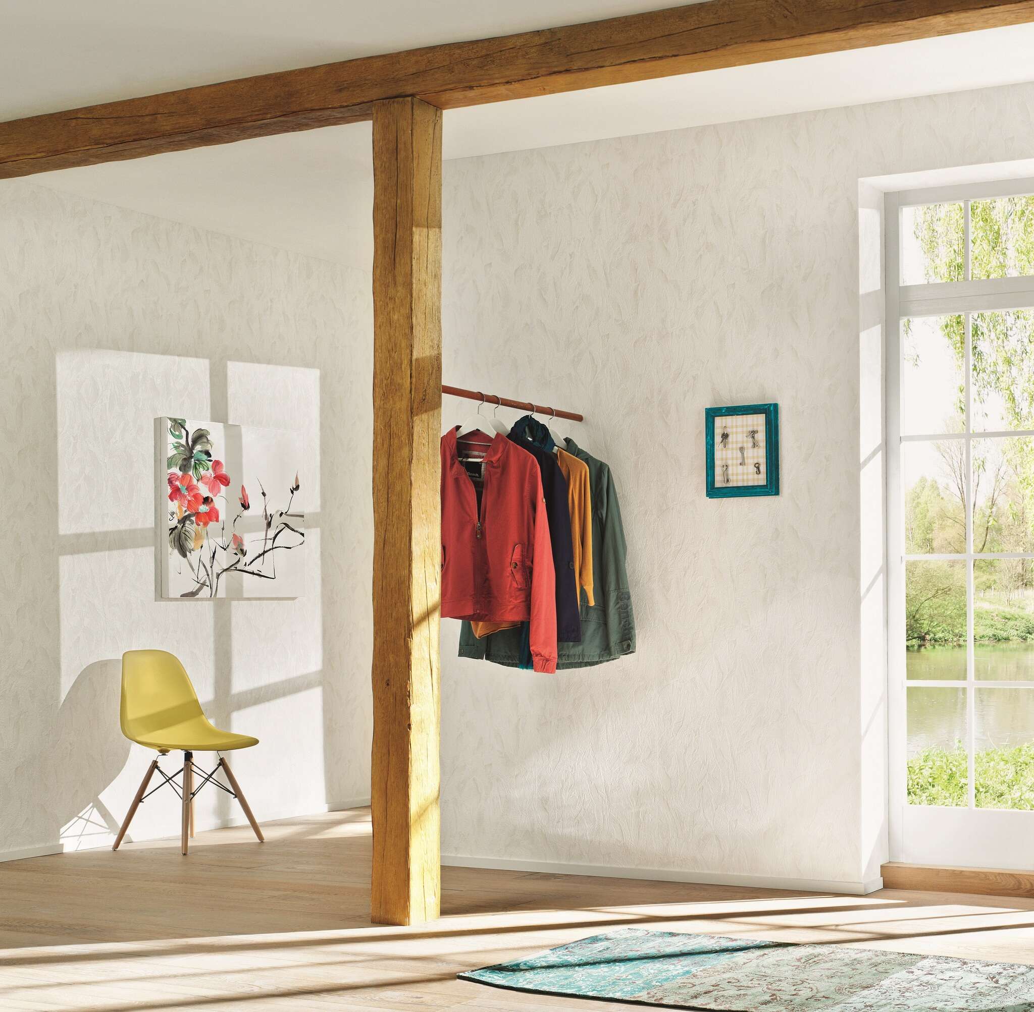 10-470406 Raumbilder 1 Une chambre avec Surface aspect plâtre dans un ton crème avec de subtils effets de lumière – aspect artisanal et élégant.