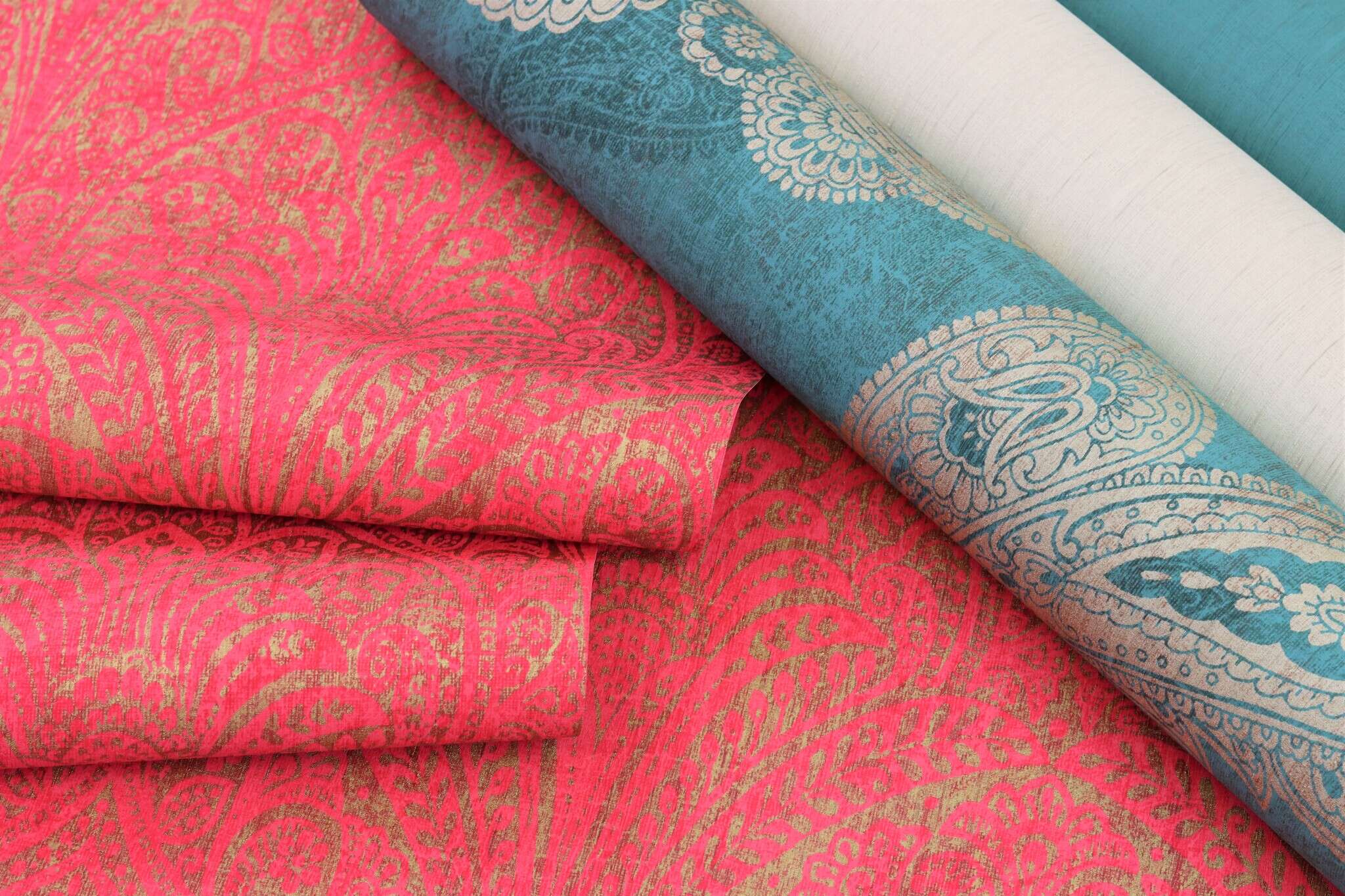 10-746365 Detailaufnahmen 13 Detailed image of Oriental wallpaper with paisley-style ornaments