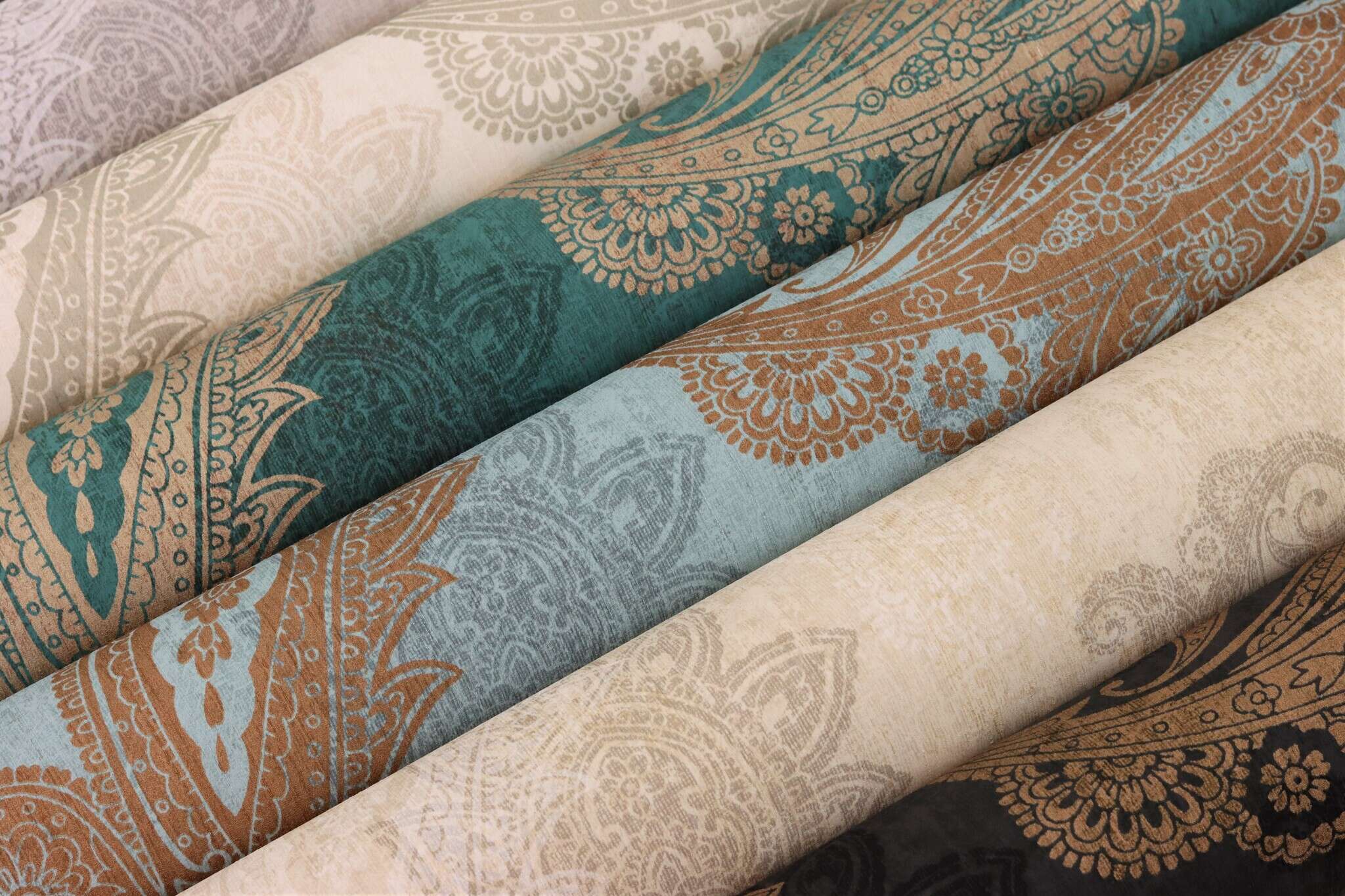 10-746426 Detailaufnahmen 2 Detailed image of Oriental wallpaper with paisley-style ornaments
