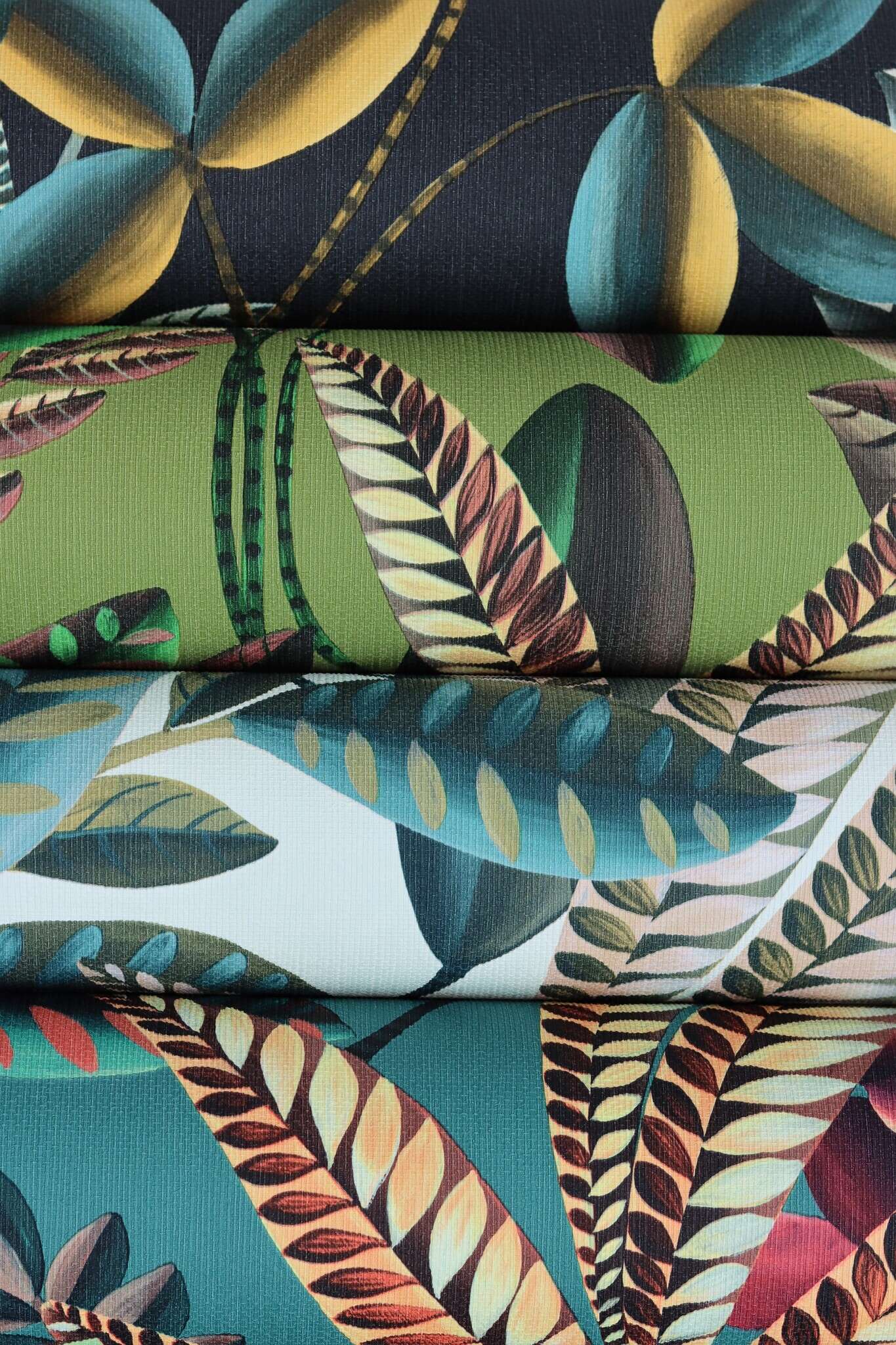 10-485561 Detailaufnahmen 3 Detailed image of Imaginative plants in turquoise, light brown, cream white and grey on a black background