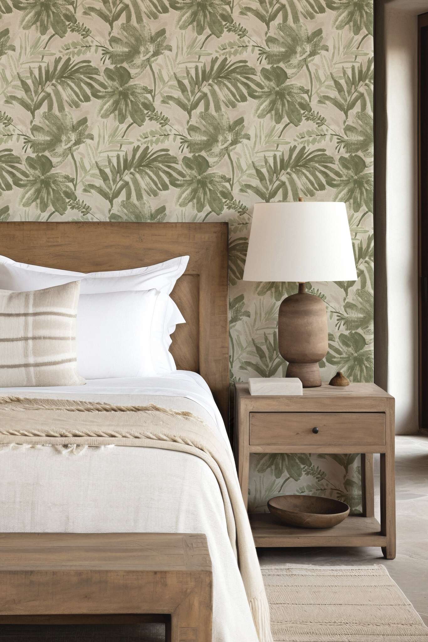 10-693706 Raumsituationen 1 Room with Leaves in plants in green and olive in rough brushstrokes on a lightly textured background in rosé
