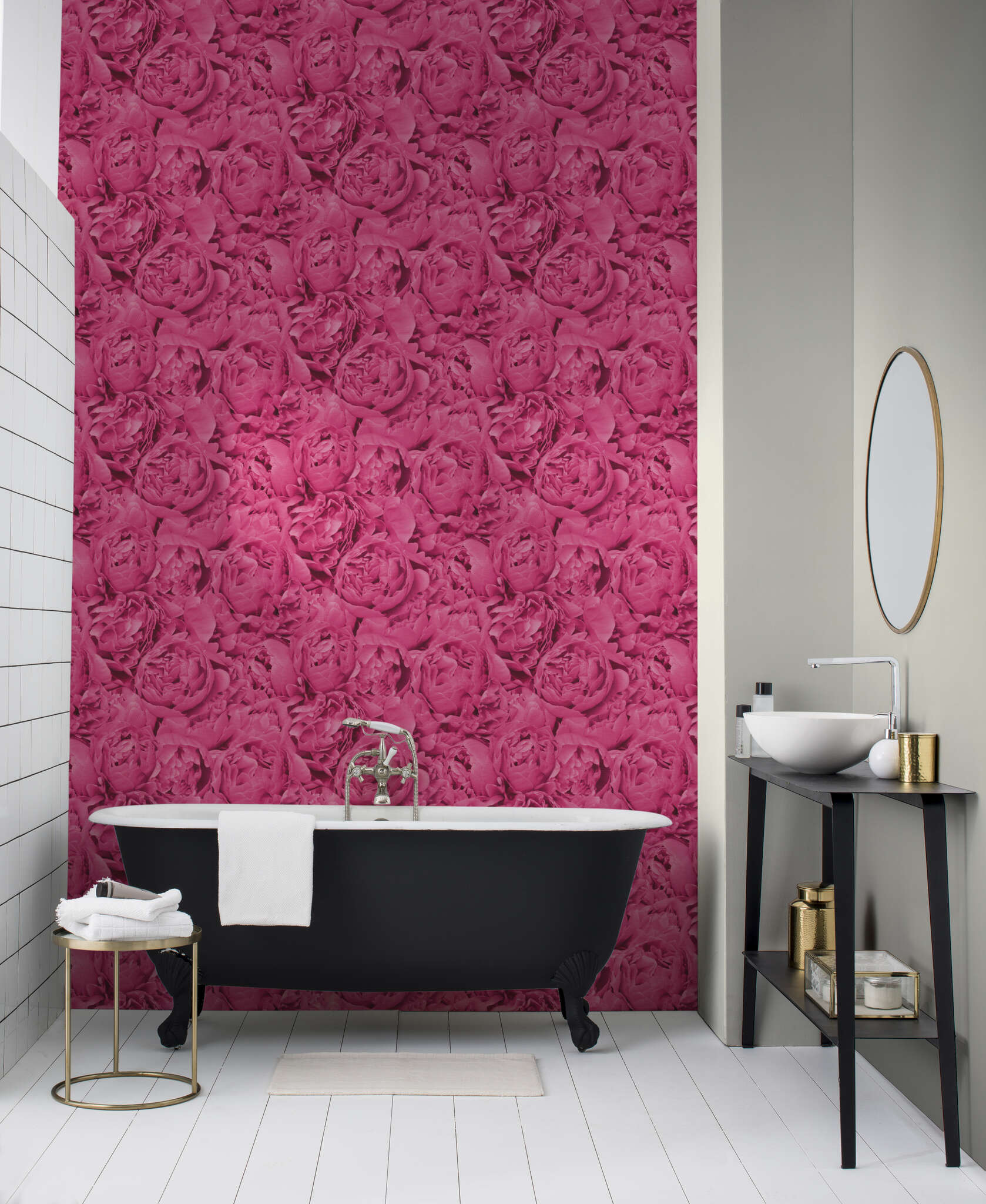 Room with Light non-woven wallpaper with a fine surface texture in off-white – subtle, friendly and versatile.