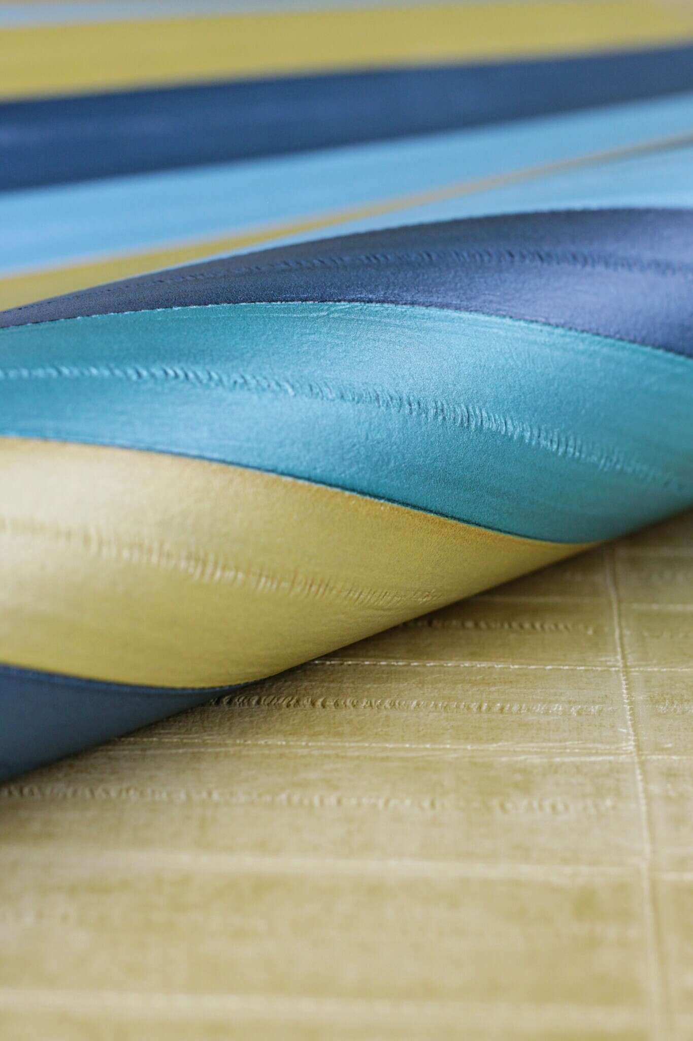 10-418736 Detailaufnahmen 4 Leather-look non-woven wallpaper in turquoise-dark turquoise Selection 418736