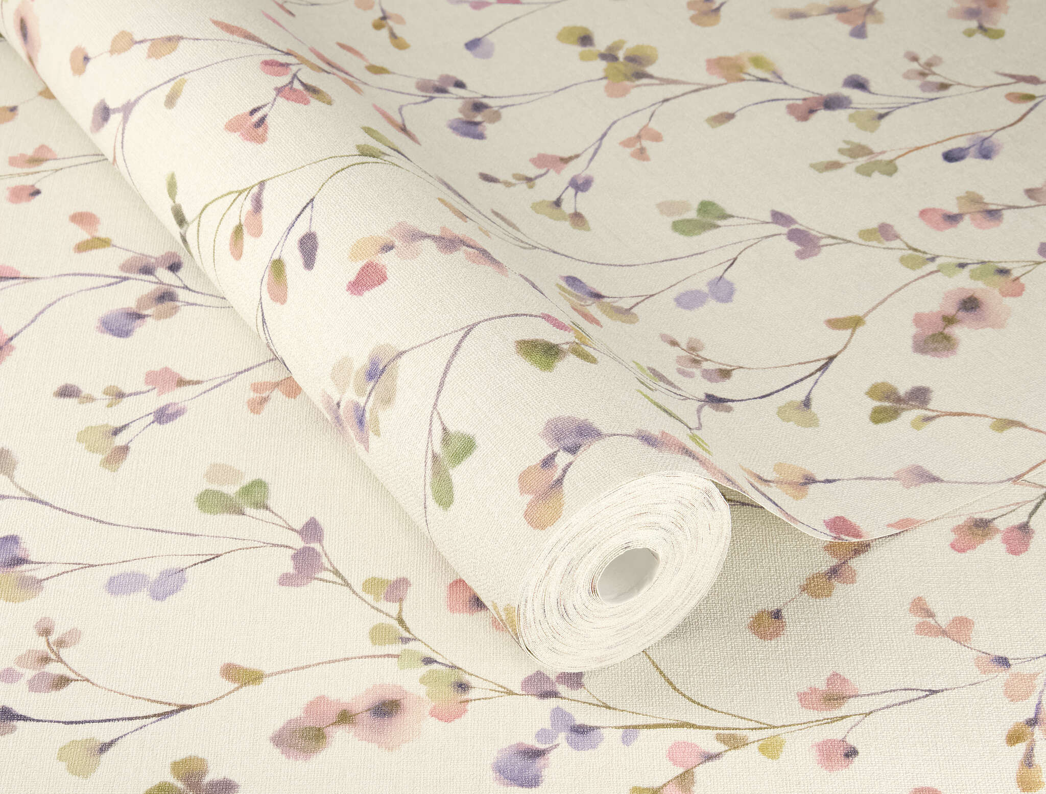 10-486155 Detailaufnahmen 1 Detailed image of Wallpaper with delicate leaf tendrils in a watercolour look