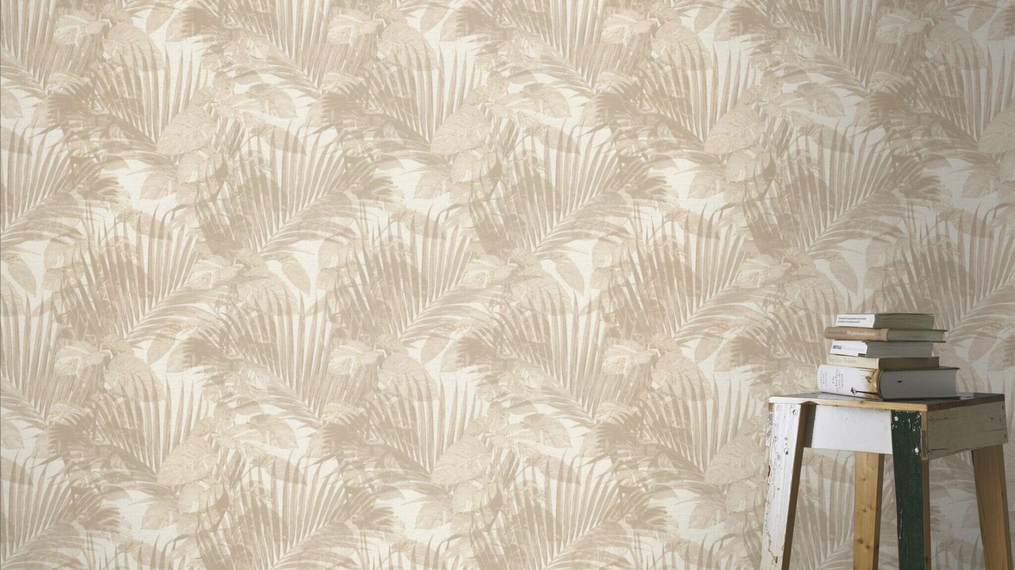 10-600131 Raumsituationen 2 Room with Tropical wallpaper with palm leaves and monstera