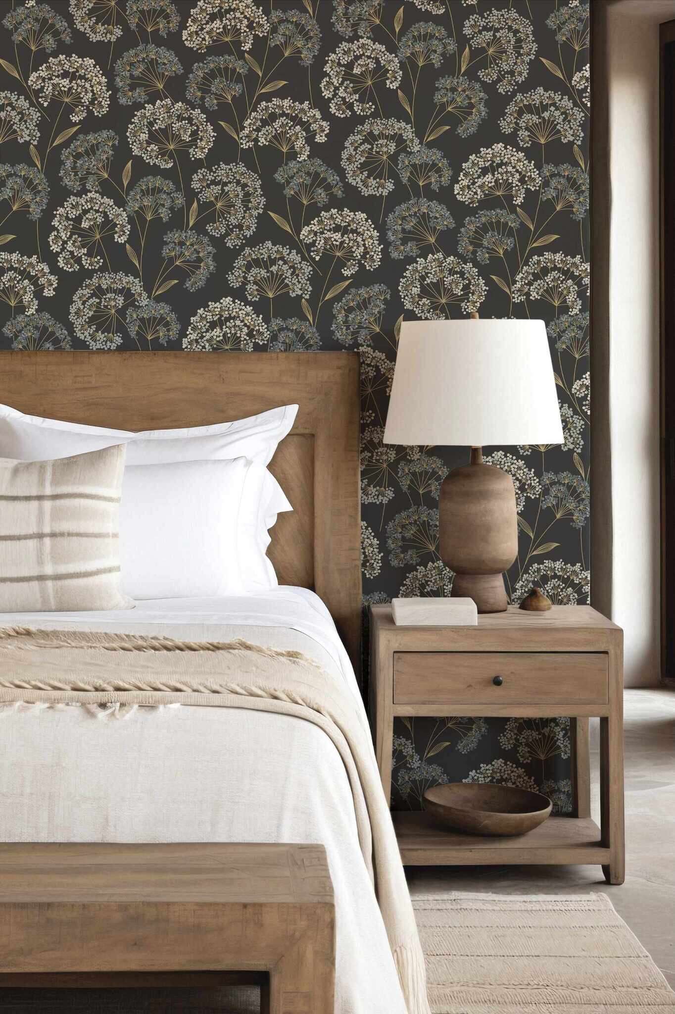 10-793321 Raumbilder 1 Room with Botanical wallpaper with flowers and plants