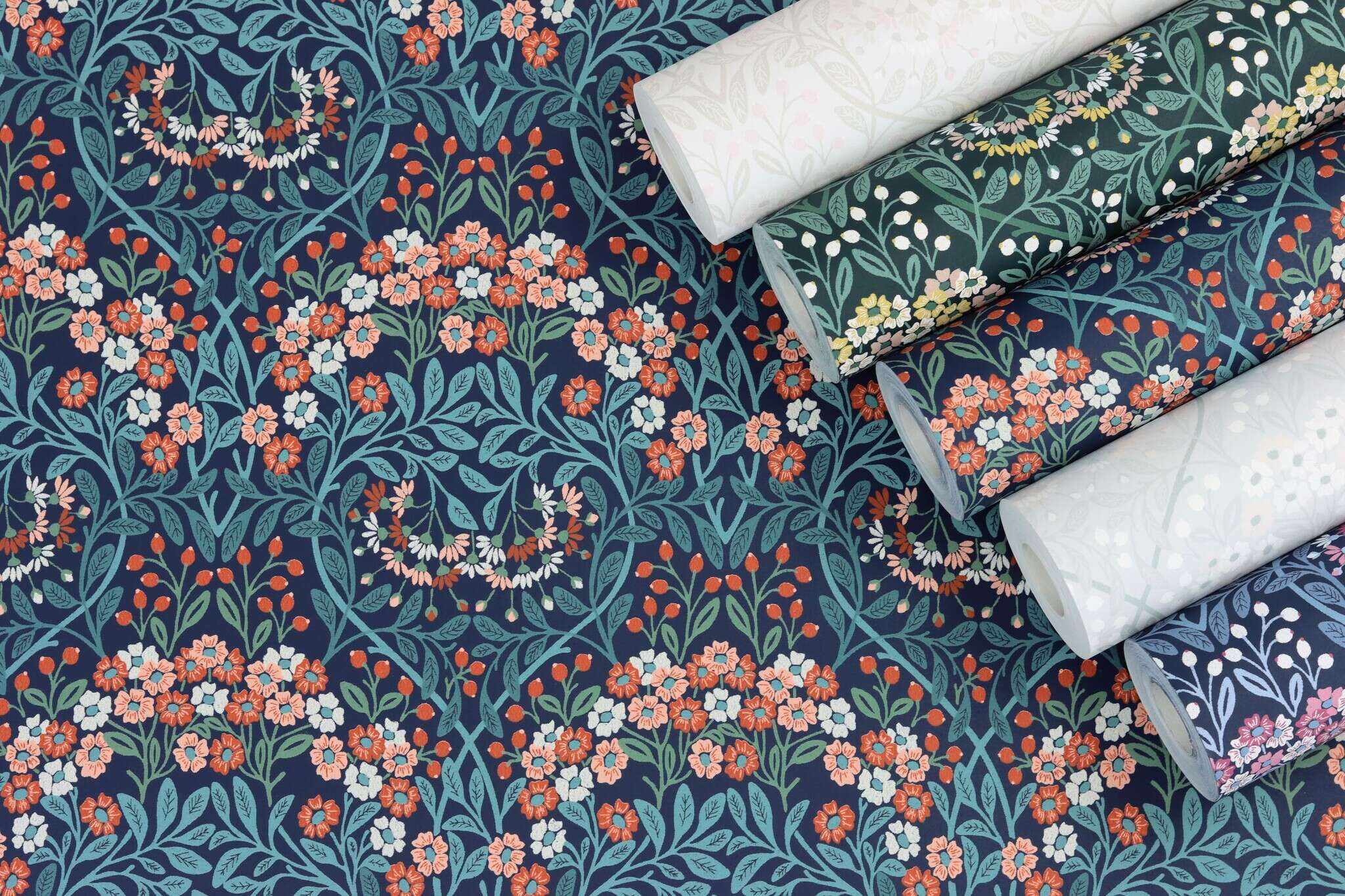 10-710038 Detailaufnahmen 7 Floral non-woven wallpaper in blue-dark blue Selection 710038