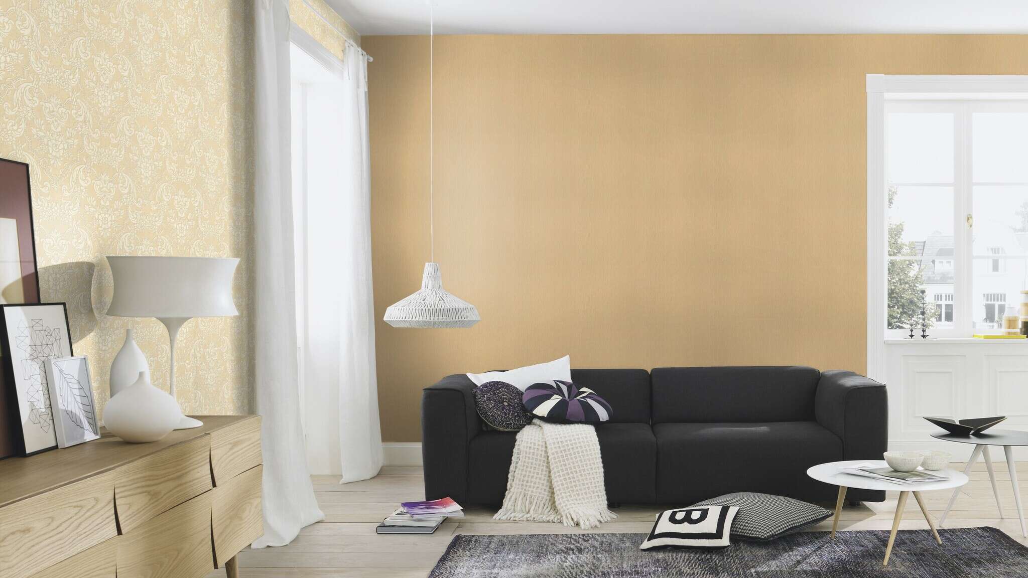 10-570076 Raumsituationen 3 Une chambre avec Papier peint uni avec effet chatoyant