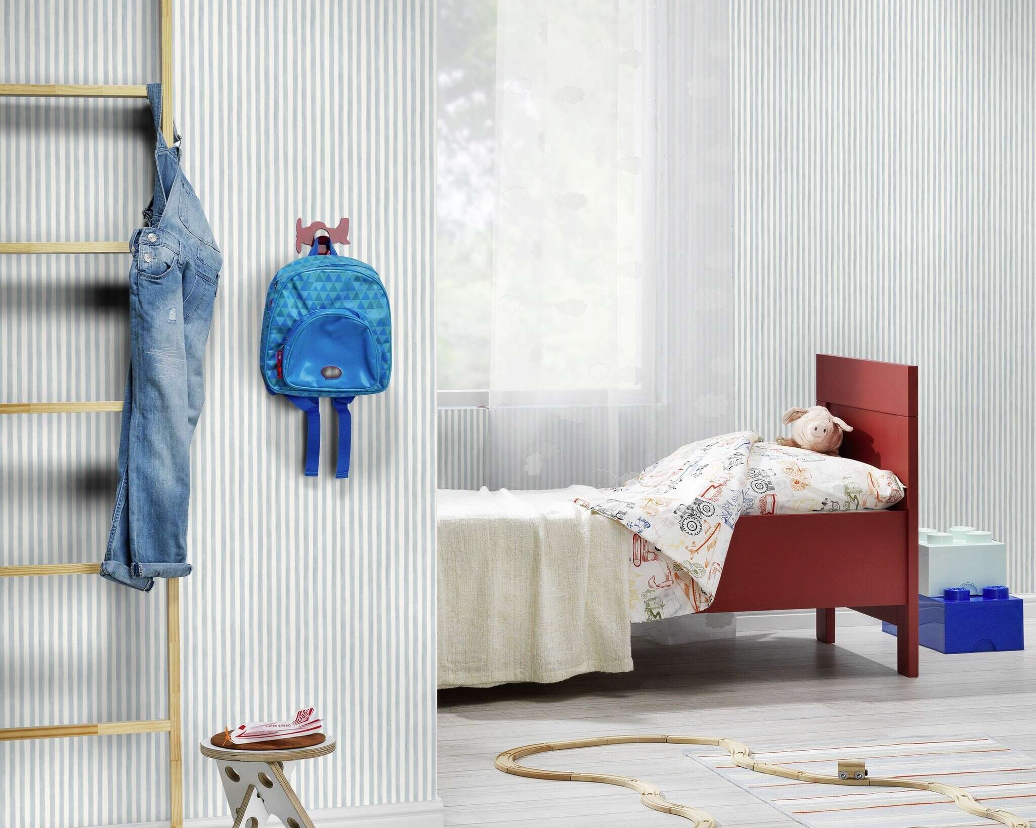 10-252743 Raumsituationen 2 Room with Classic striped wallpaper in soft blue and white, ideal for children's rooms or maritime themes