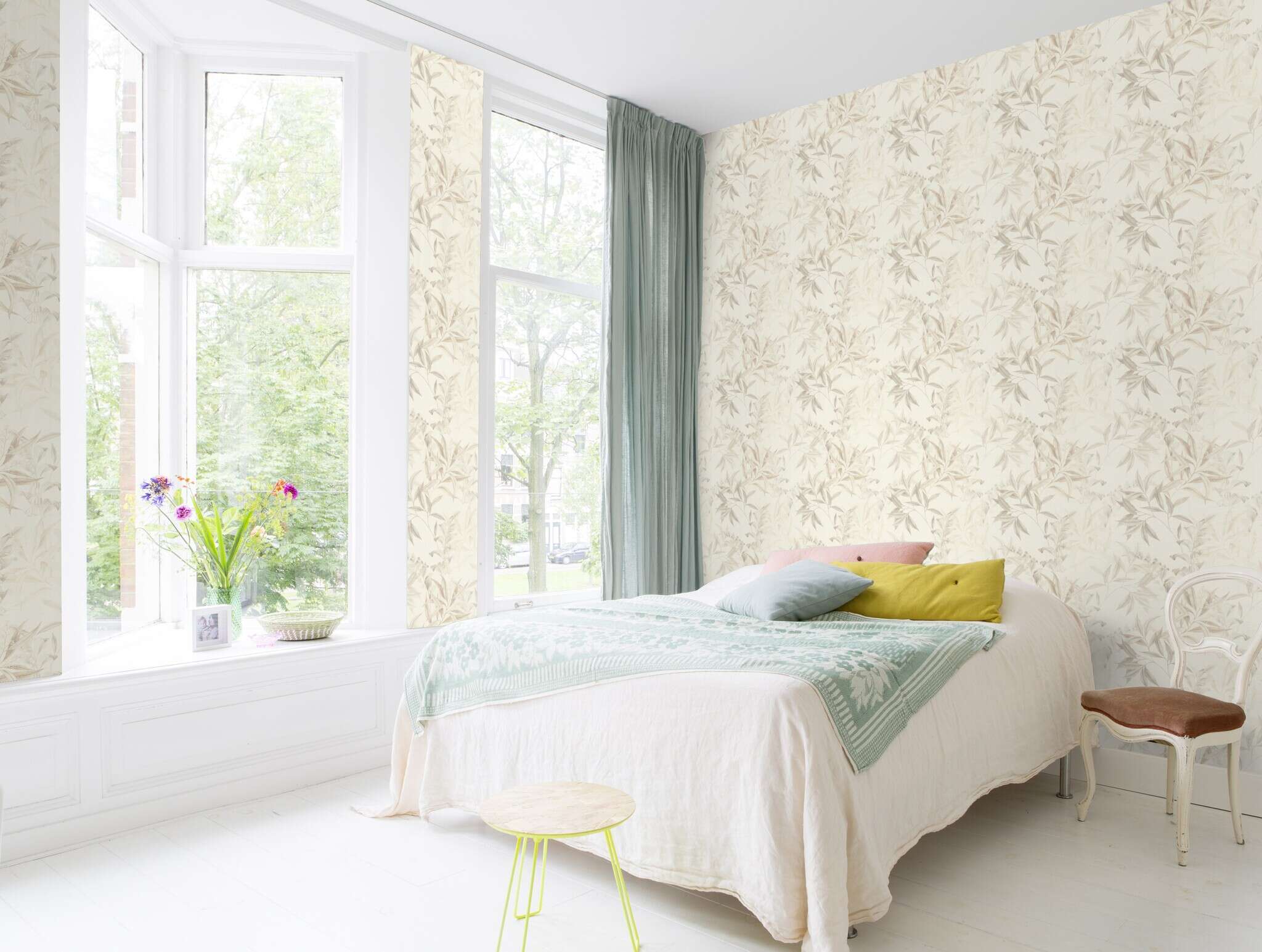 10-417333 Raumsituationen 1 Non-woven wallpaper in gray-taupe Liverna 417333