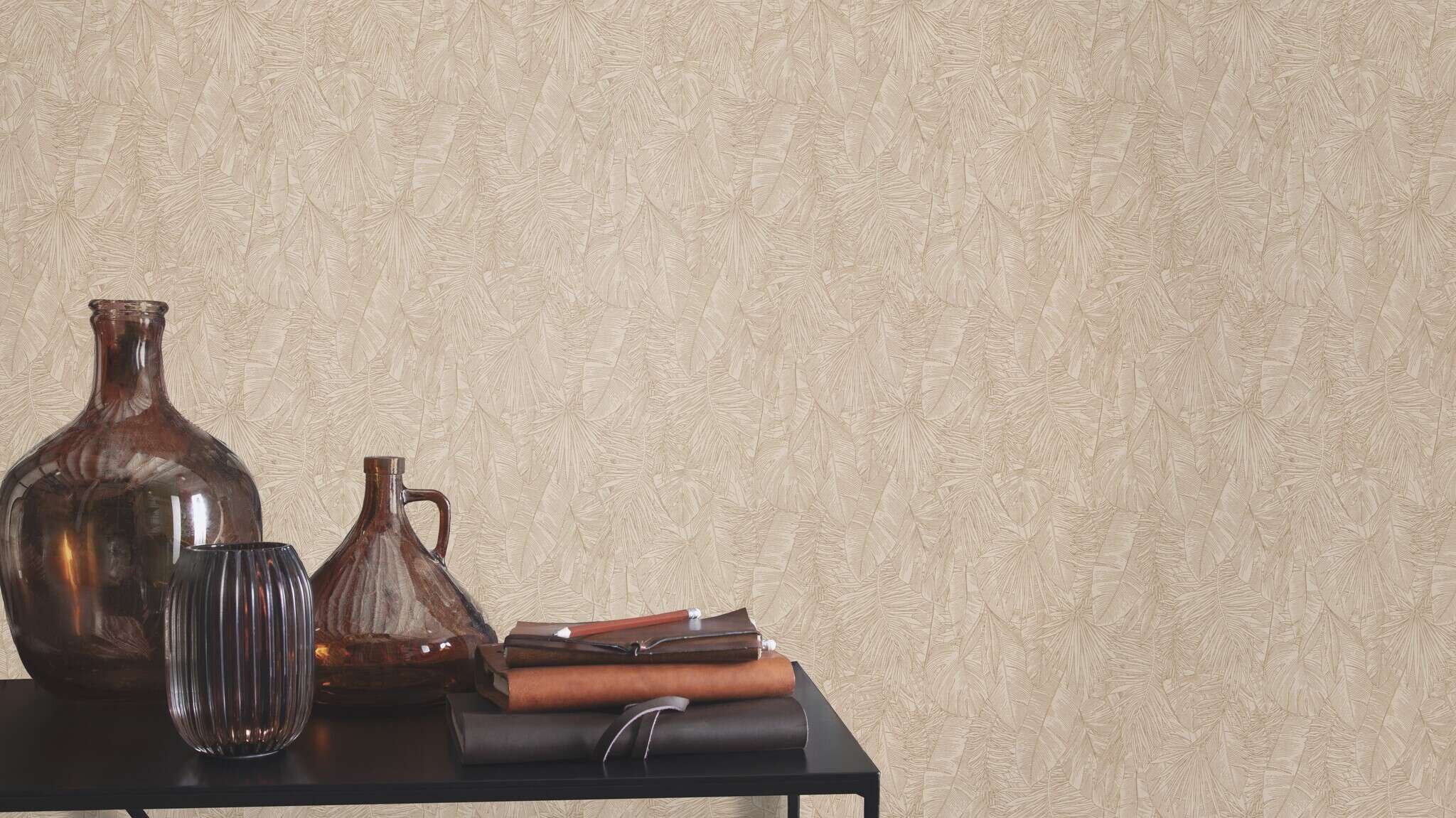 10-817447 Raumsituationen 3 Palmenblätter Vliestapete in Beige #followusaround 817447