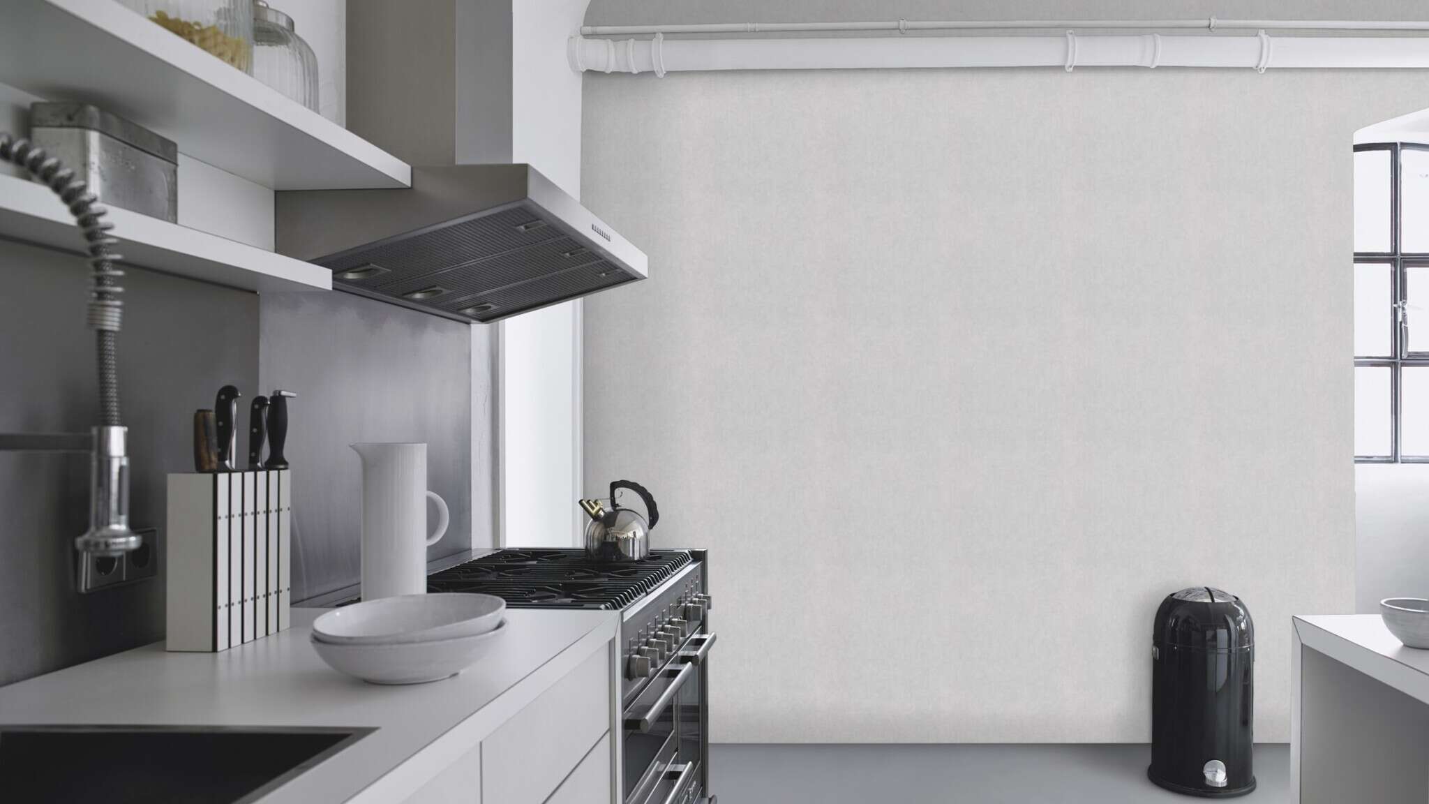 10-285123 Raumsituationen 2 Room with Light wallpaper with a fine texture in neutral grey – ideal for modern interior design