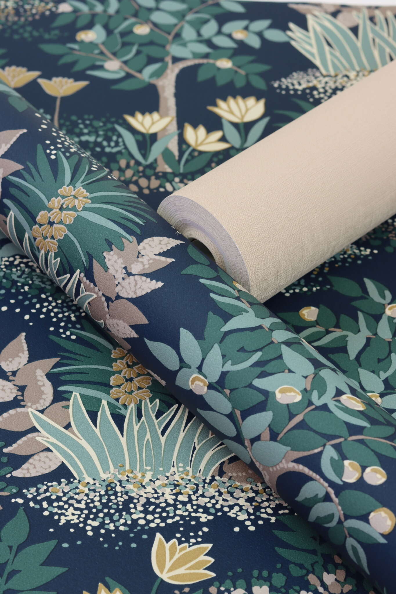 10-690774 Detailaufnahmen 2 Detailed image of Single-colour wallpaper with a textile texture