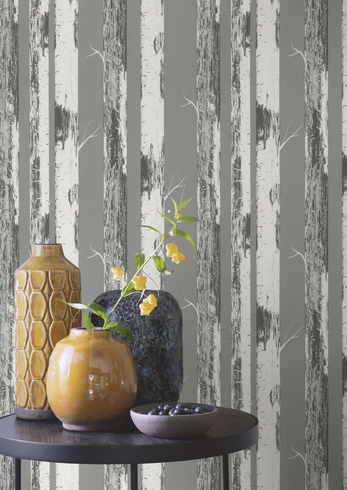 10-285420 Raumsituationen 6 Room with Forest-inspired wallpaper with white birch trees and dark grey-green in the background for a peaceful ambience