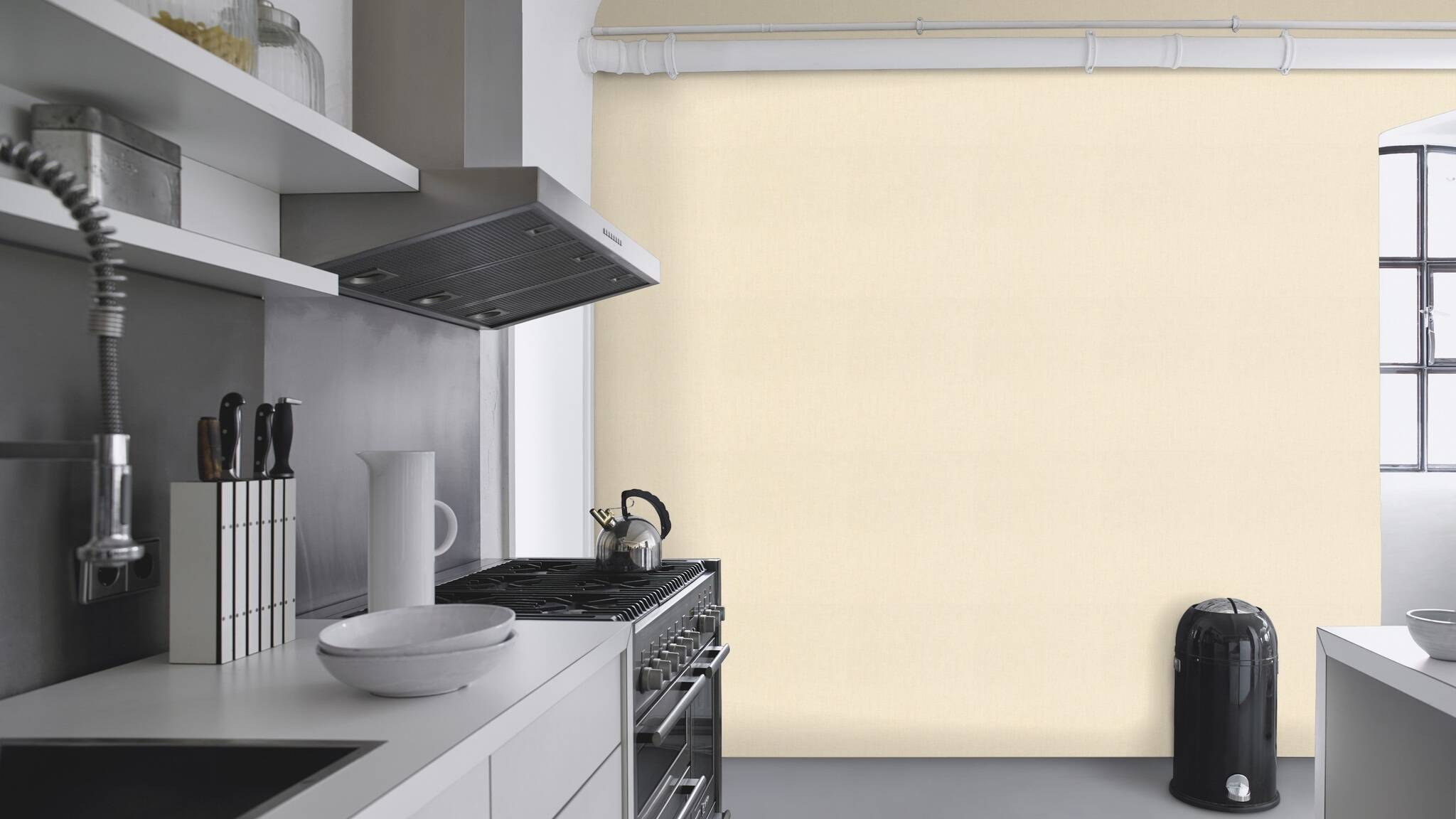 10-484793 Raumsituationen 2 Plain non-woven wallpaper in beige Florentine IV 484793