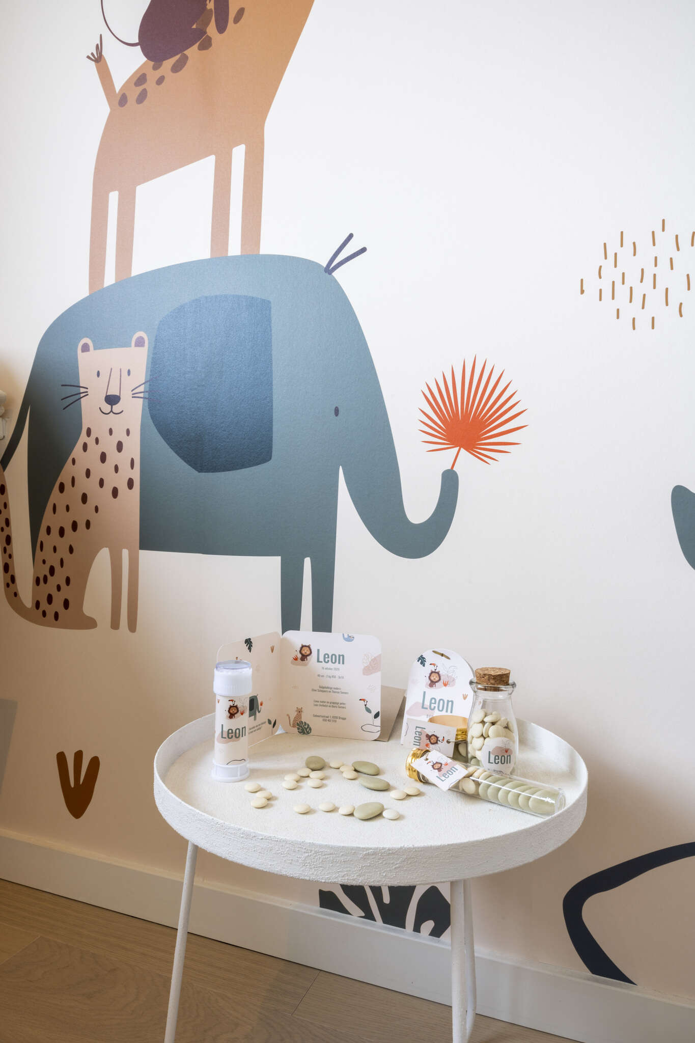 10-300373 Raumsituationen 1 Wall mural Safari stack in Green | Roomblush - RB455