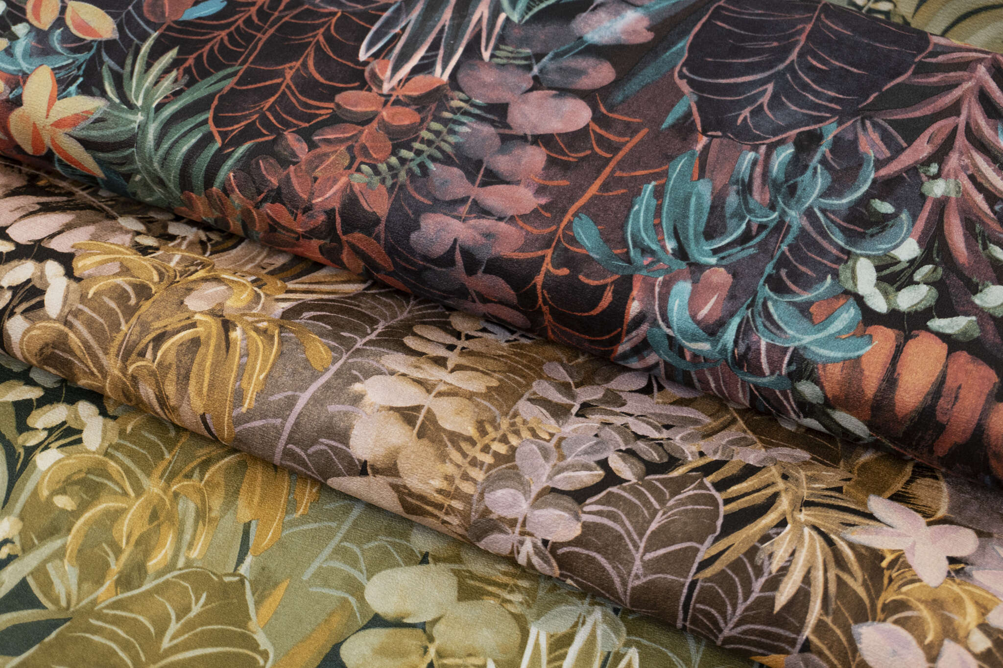 600636 Vliestapeten mit exotischem Motiv | SCHÖNER WOHNEN-Kollektion Detailed image of Tropical wallpaper with hand-painted leaves