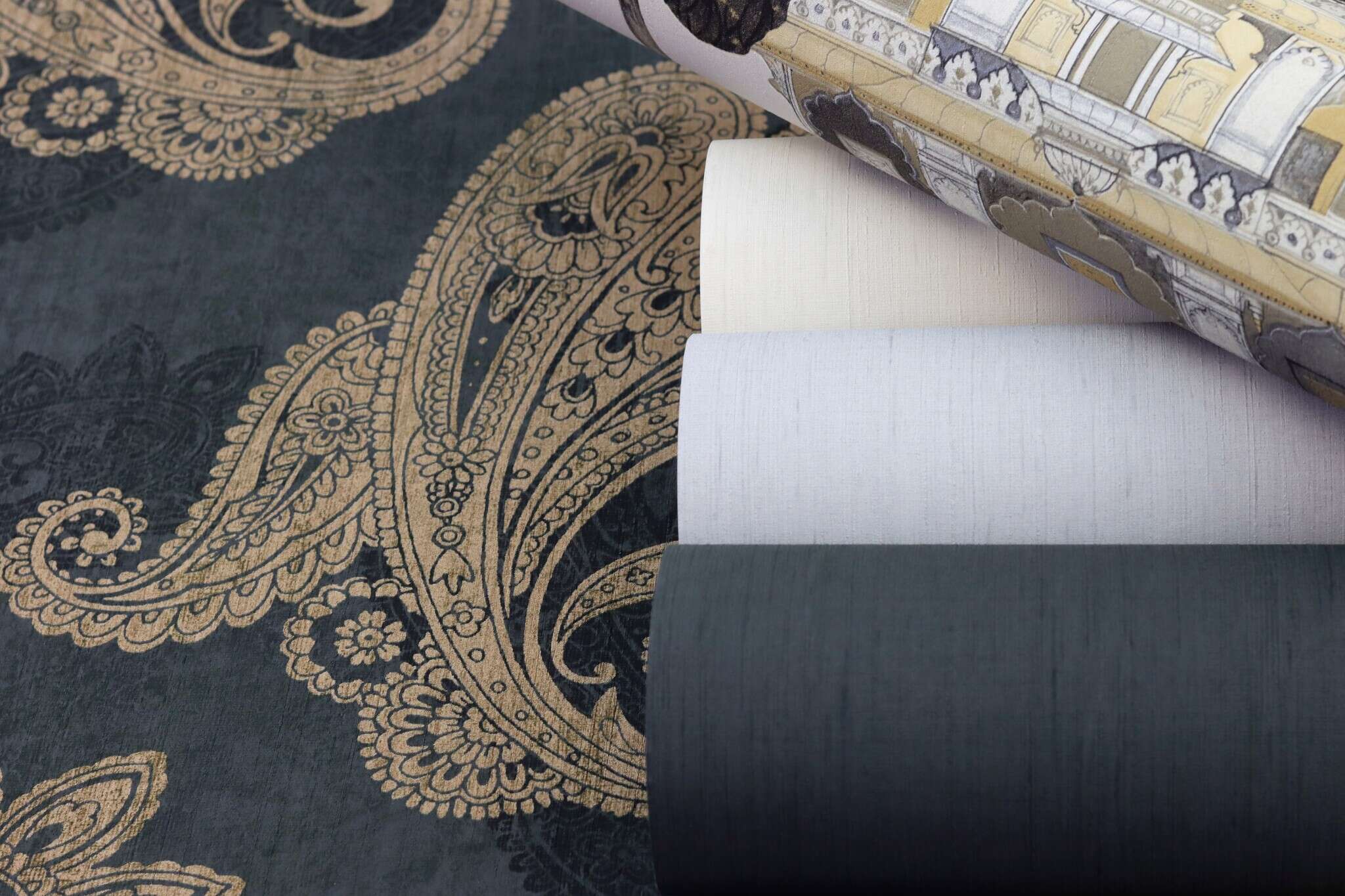 10-746228 Detailaufnahmen 8 Detailed image of Oriental wallpaper with animals in a symmetrical arrangement