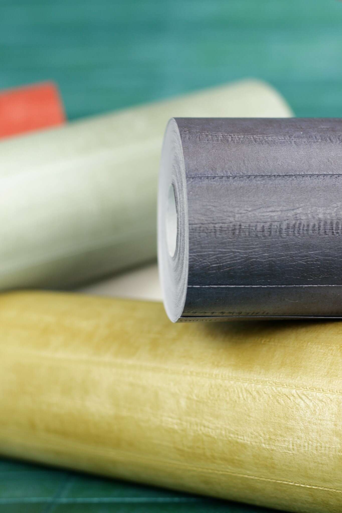 10-418408 Detailaufnahmen 1 Leather-look non-woven wallpaper in green-petrol green Selection 418408