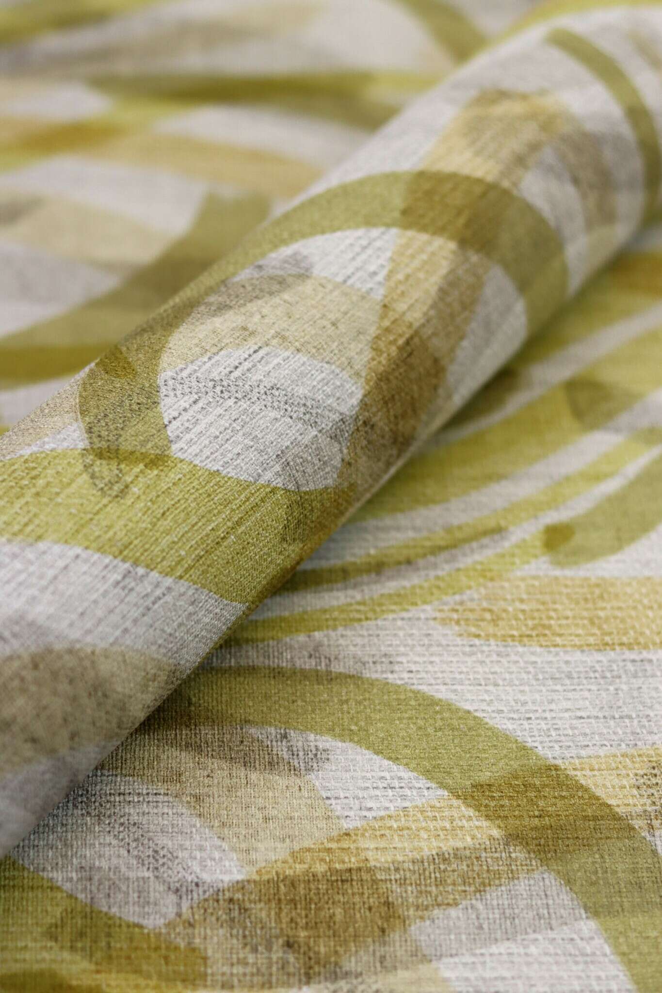 10-970210 Detailaufnahmen 9 Brushstroke non-woven wallpaper in yellow ochre Selection double-width 970210