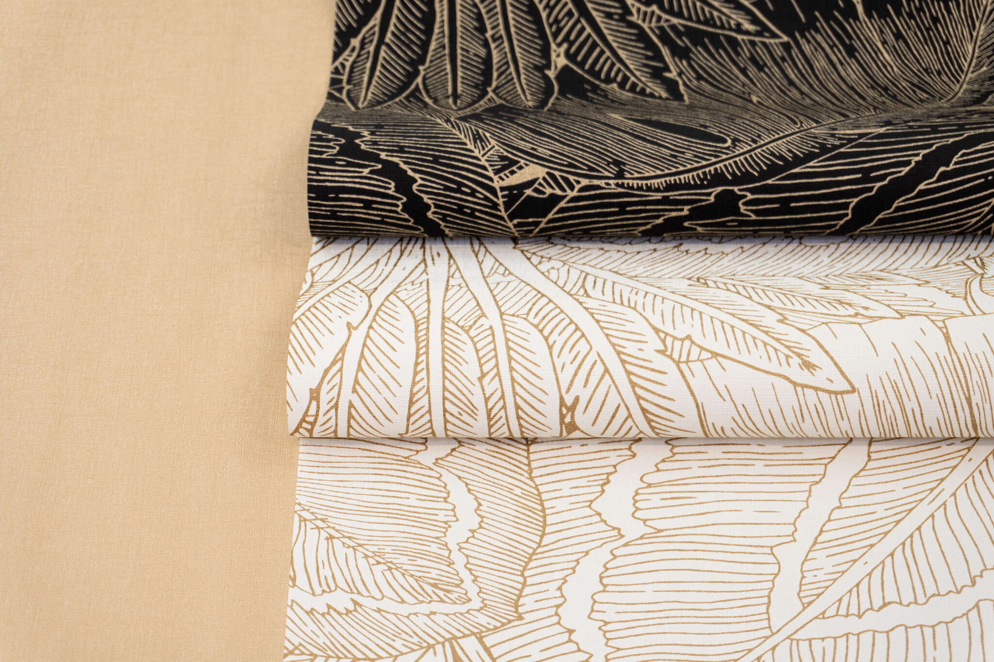 10-580839 Detailaufnahmen 2 Detailed image of Wallpaper with sketched leaves and large plants
