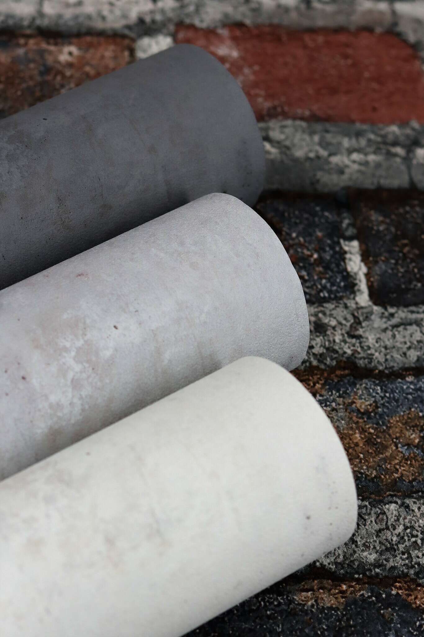 10-939545 Detailaufnahmen 13 Detailed image of Wallpaper with rustic concrete look