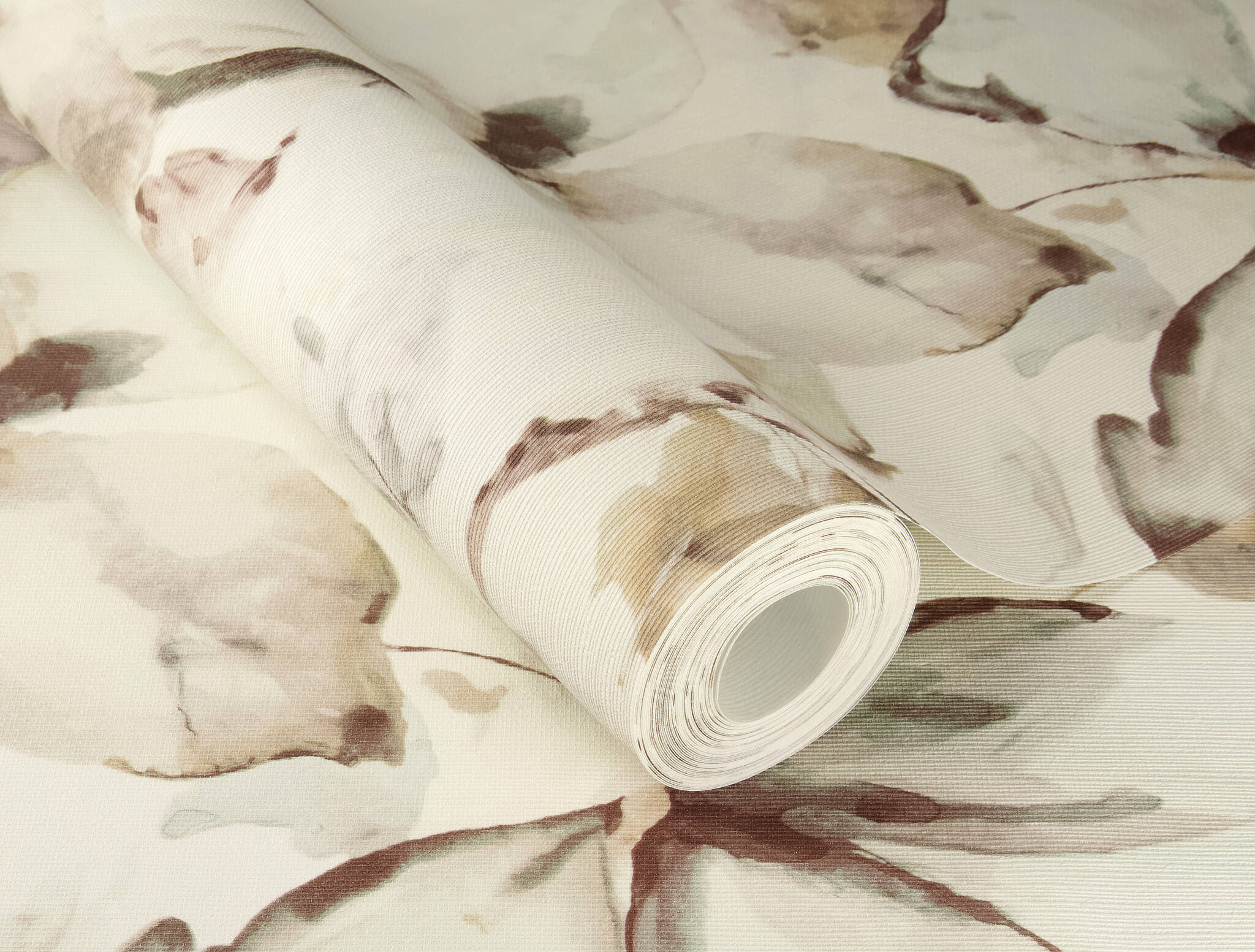10-820133 Detailaufnahmen 1 Magnolia non-woven wallpaper in beige Florentine XL2 820133