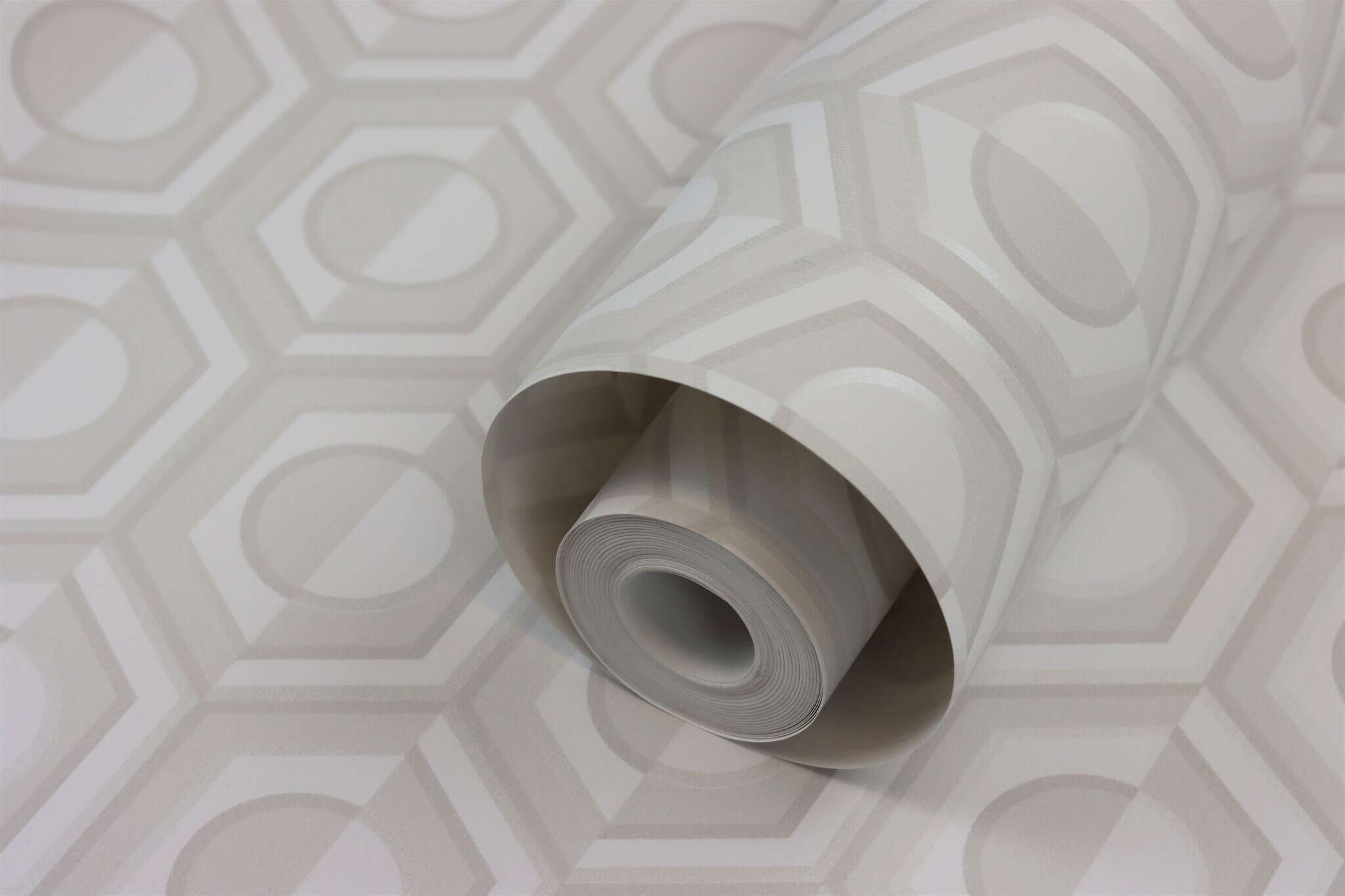 10-710120 Detailaufnahmen 2 Non-woven wallpaper with graphic pattern in light gray, Sophia 710120