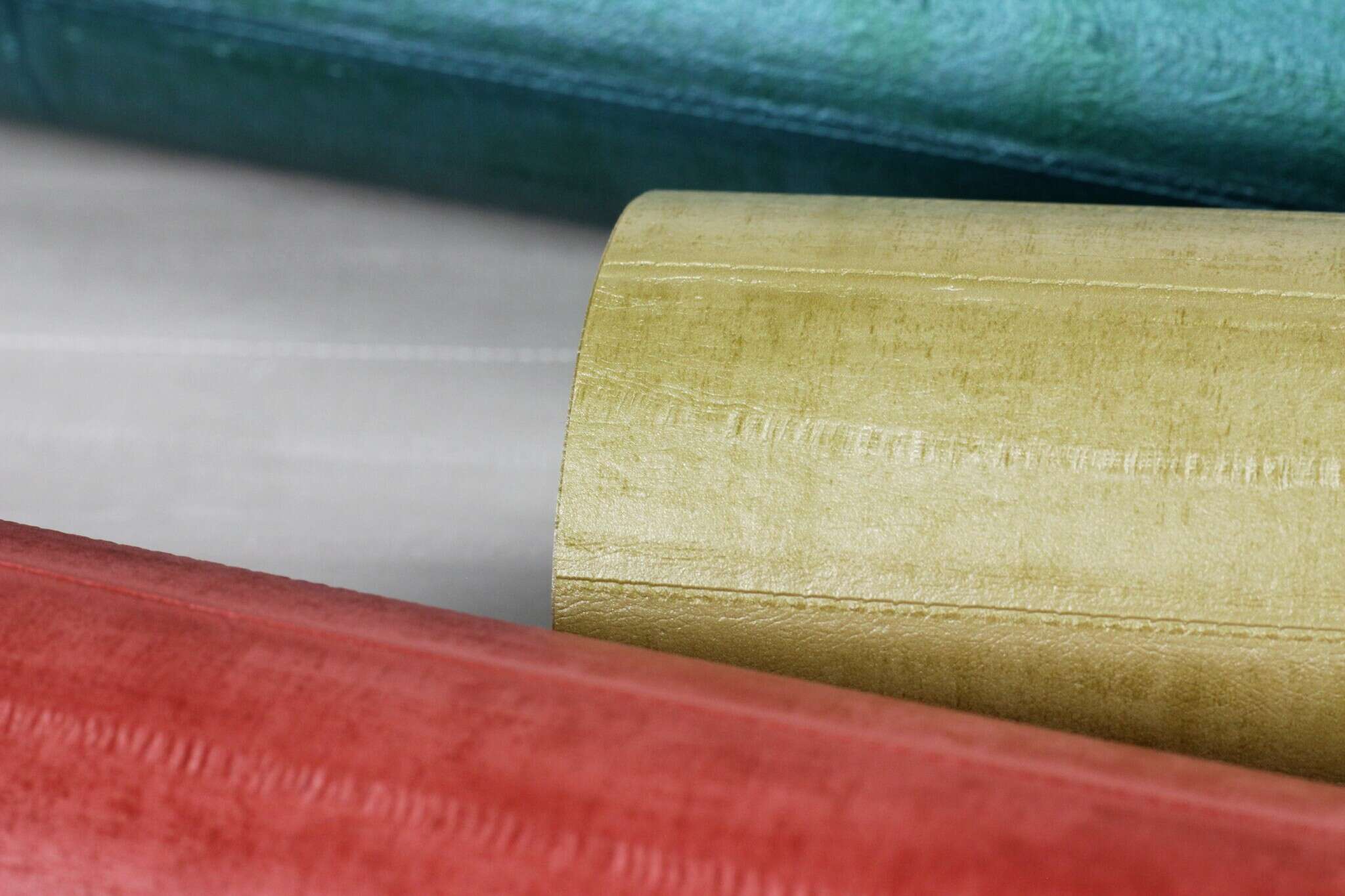 10-418408 Detailaufnahmen 2 Leather-look non-woven wallpaper in green-petrol green Selection 418408
