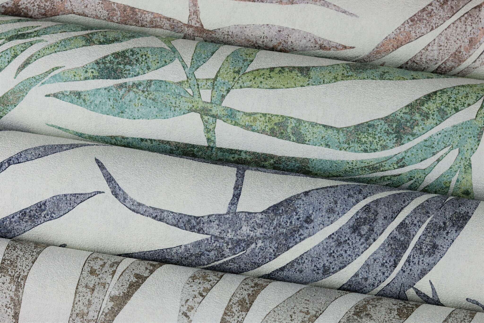 10-617429 Detailaufnahmen 1 Palm leaves non-woven wallpaper in blue-demin Indigo Selection 617429