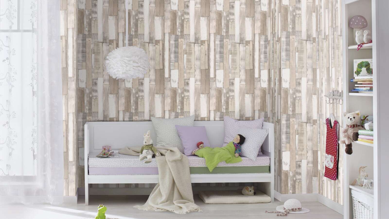 10-203714 Raumsituationen 1 Raum mit Tapete mit rustikalem Holzlatten-Design in Natur- und Weißtönen, im Shabby-Chic-Stil