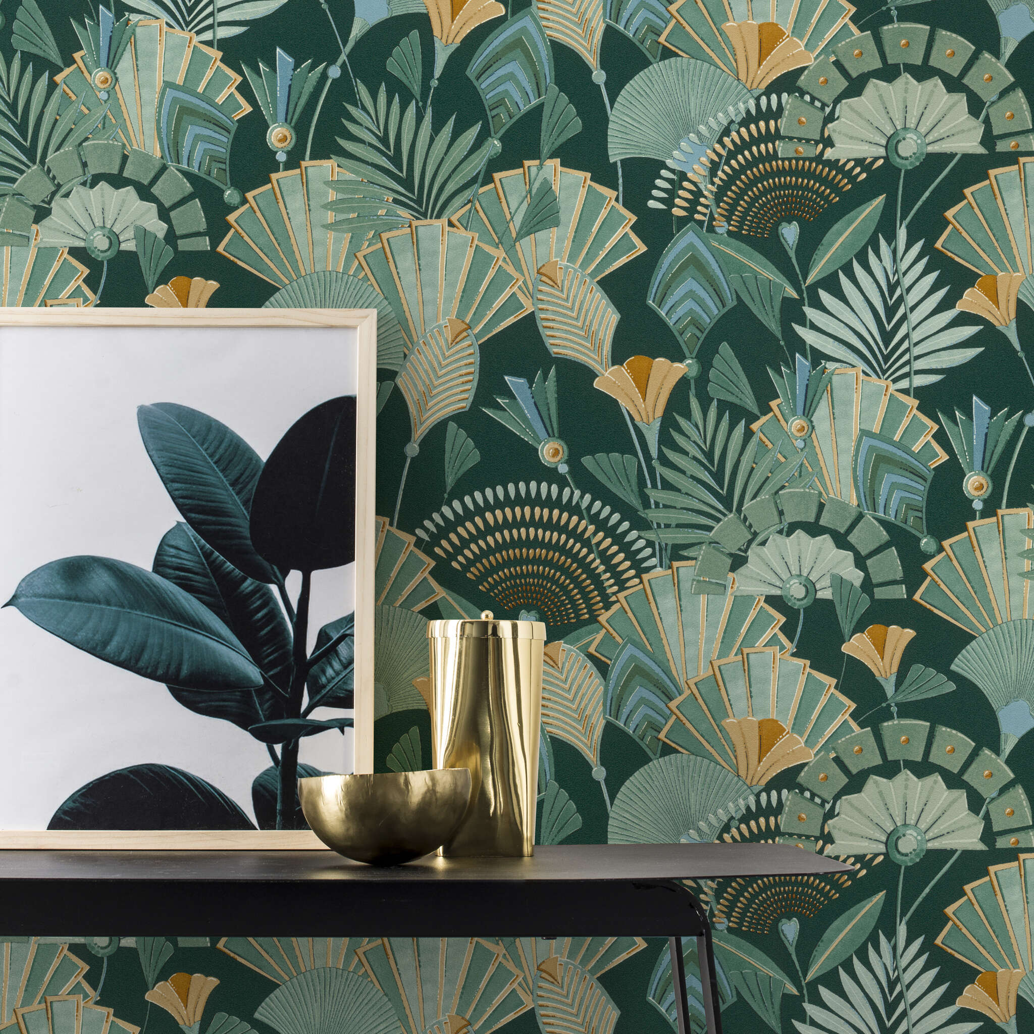 10-635690 Raumsituationen 4 Une chambre avec Papier peint avec des feuilles abstraites et des plantes stylisées dans le style Art déco