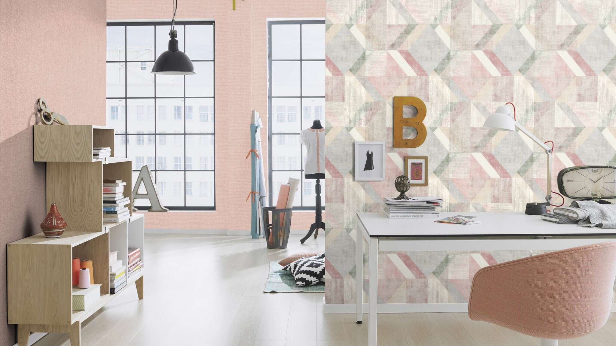 10-312201 Raumsituationen 2 Room with Plain non-woven wallpaper in old pink with a fine texture.